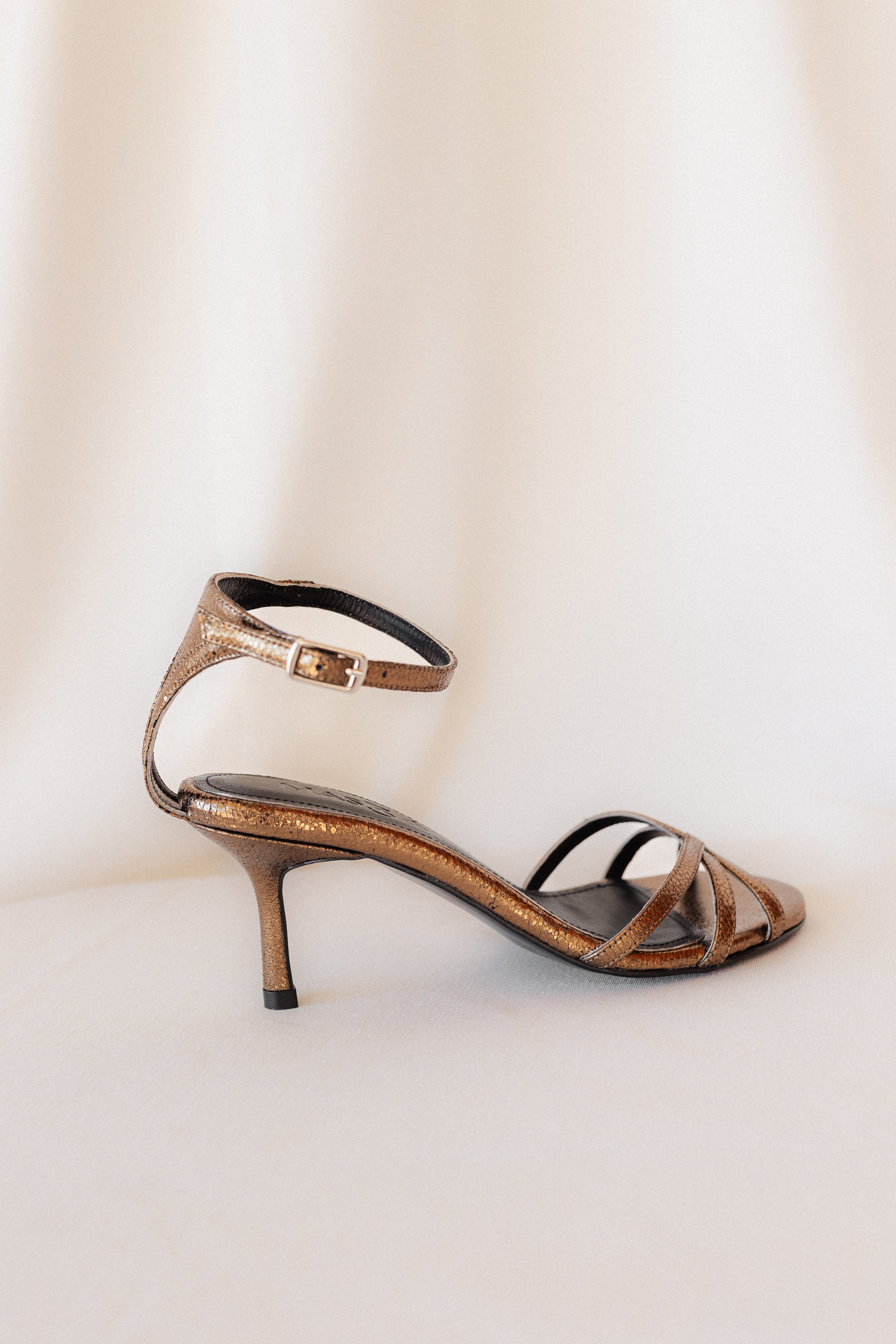 SANDALIA ANDY PIEL LAMINADO BRONCE TACÓN 6CM