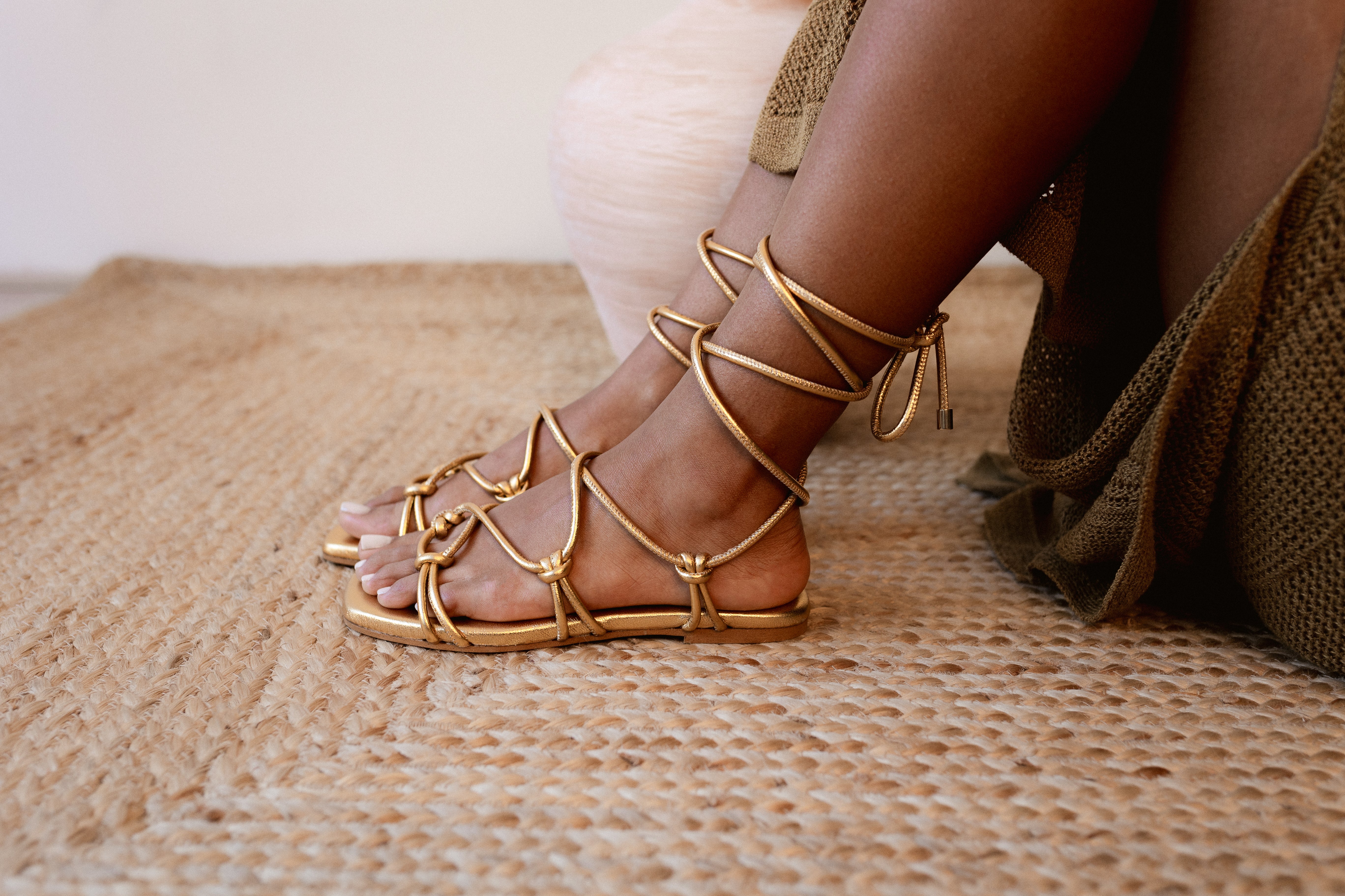 CATY FLAT SANDAL IN GOLD LAMINATED LEATHER