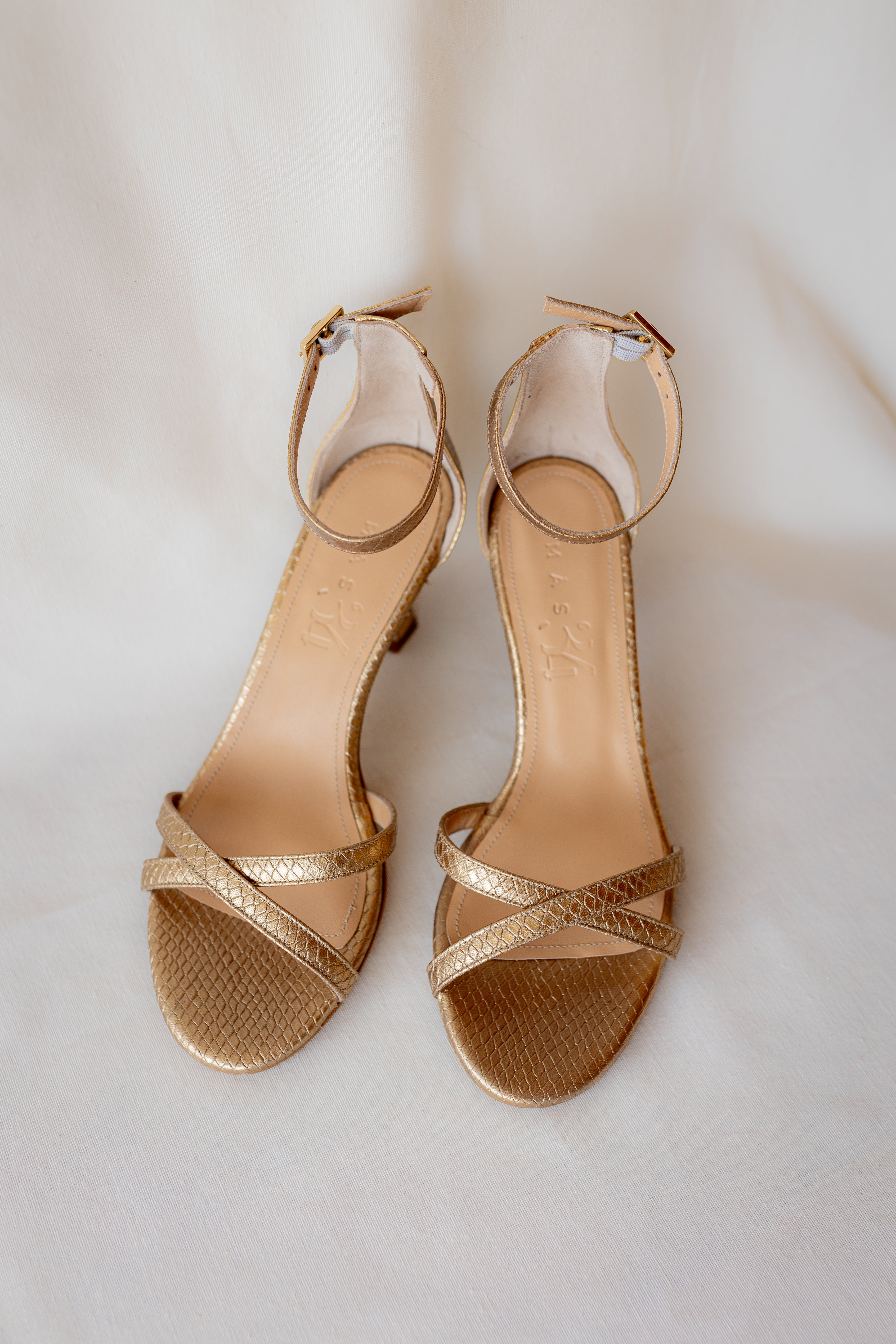 SANDALIA ESPERANZA PIEL EFECTO PITÓN ORO ENVEJECIDO 6CM