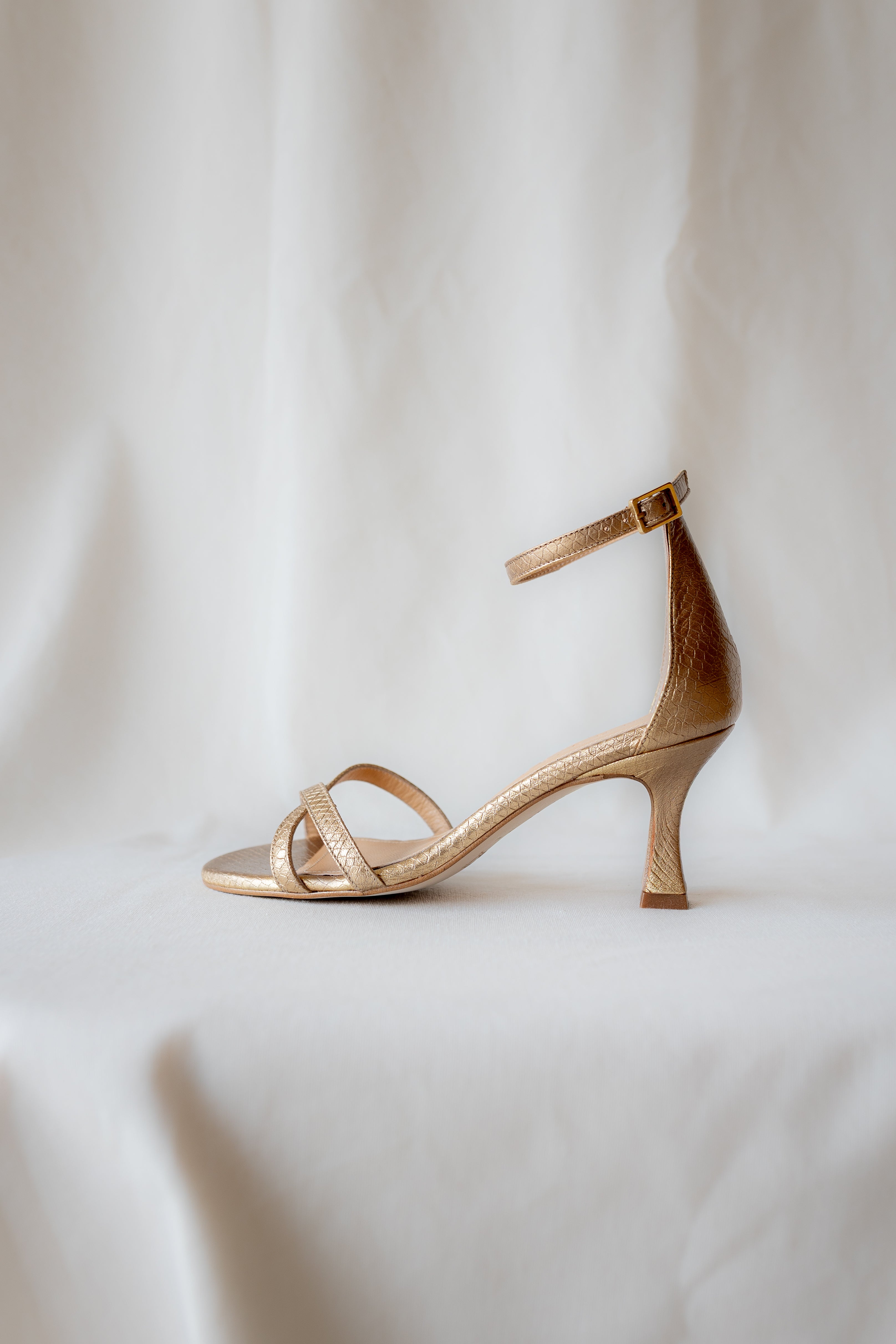 SANDALIA ESPERANZA PIEL EFECTO PITÓN ORO ENVEJECIDO 6CM