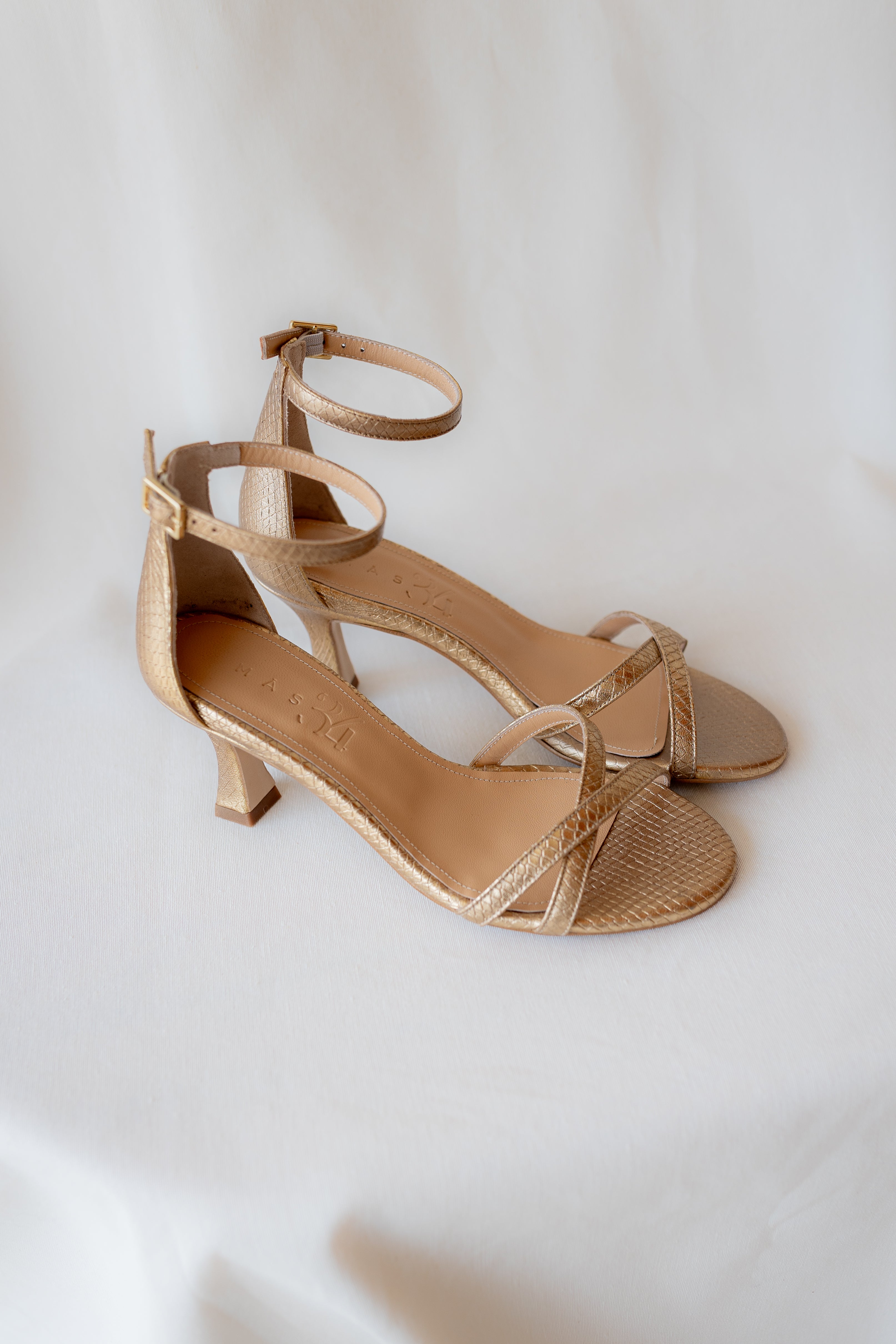 SANDALIA ESPERANZA PIEL EFECTO PITÓN ORO ENVEJECIDO 6CM