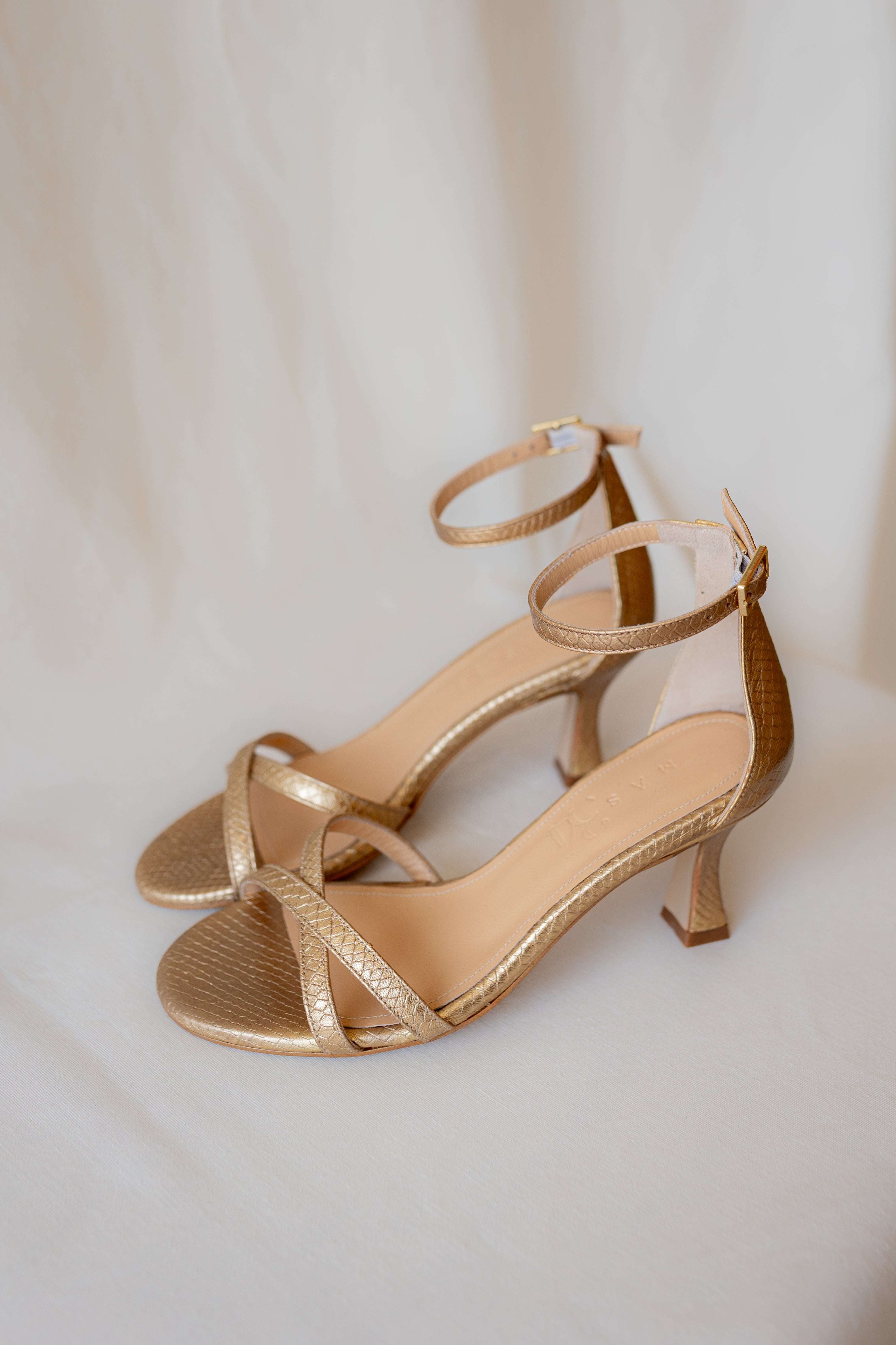 SANDALIA ESPERANZA PIEL EFECTO PITÓN ORO ENVEJECIDO 6CM