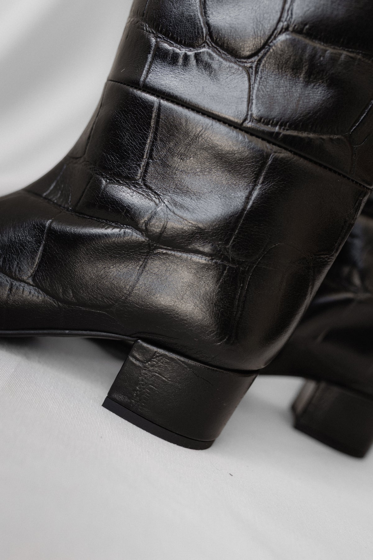 Bota Pipa Piel Coco Negro Tacón 3.5Cm