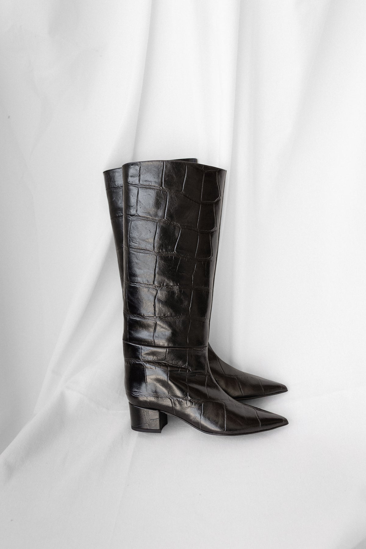 Bota Pipa Piel Coco Negro Tacón 3.5Cm