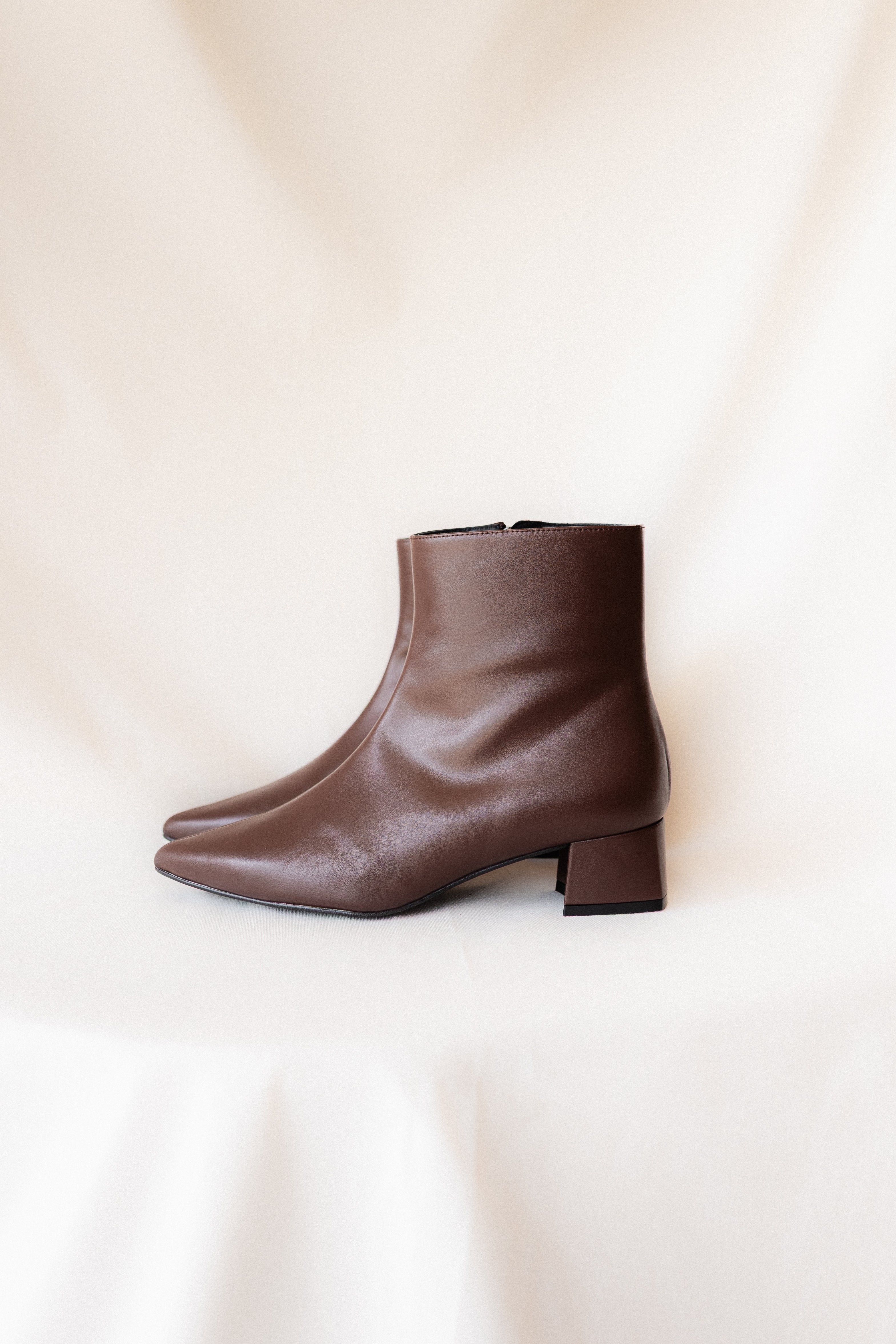 BOTÍN SILVIA PIEL MARRÓN TACÓN 4CM