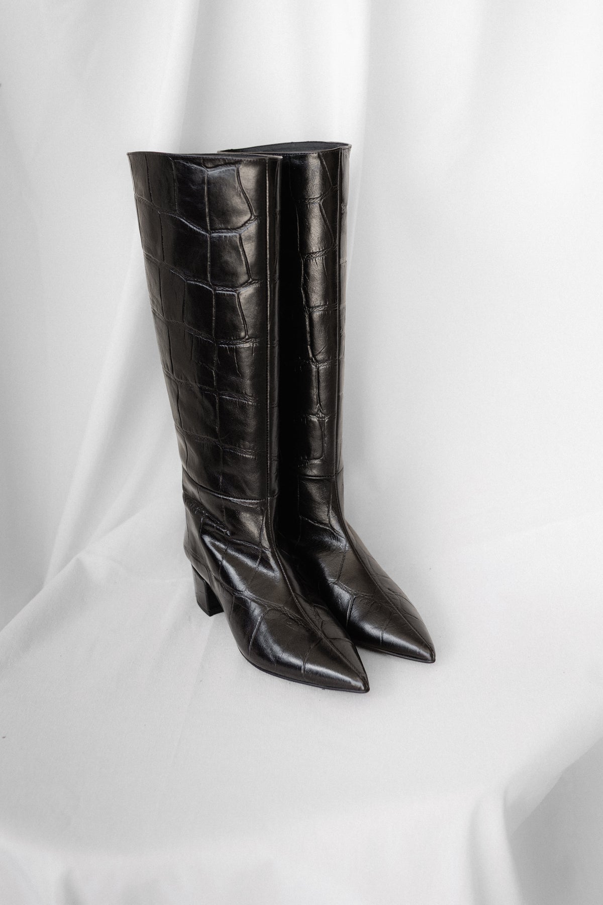 Bota Pipa Piel Coco Negro Tacón 3.5Cm