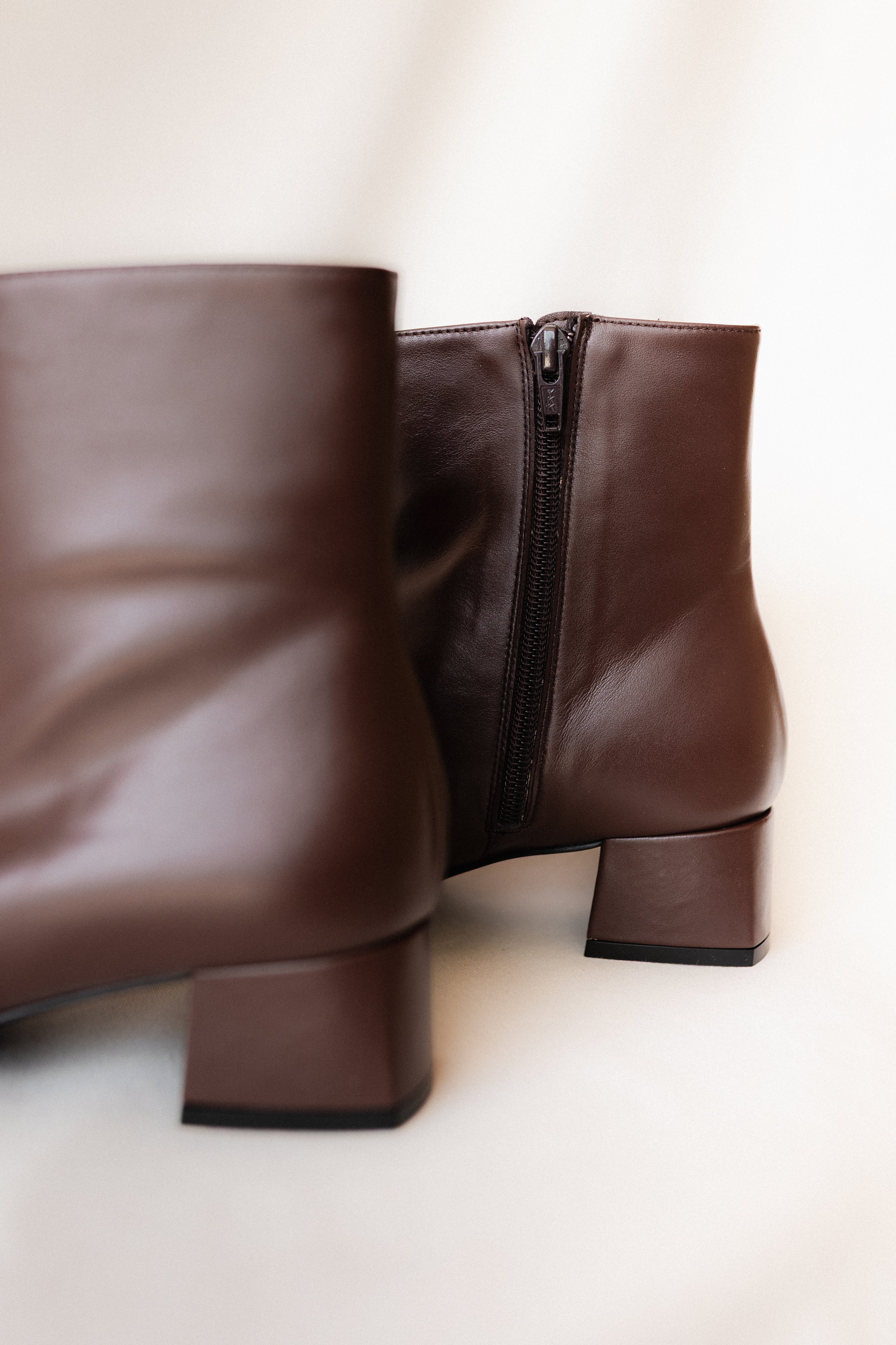 BOTÍN SILVIA PIEL MARRÓN TACÓN 4CM