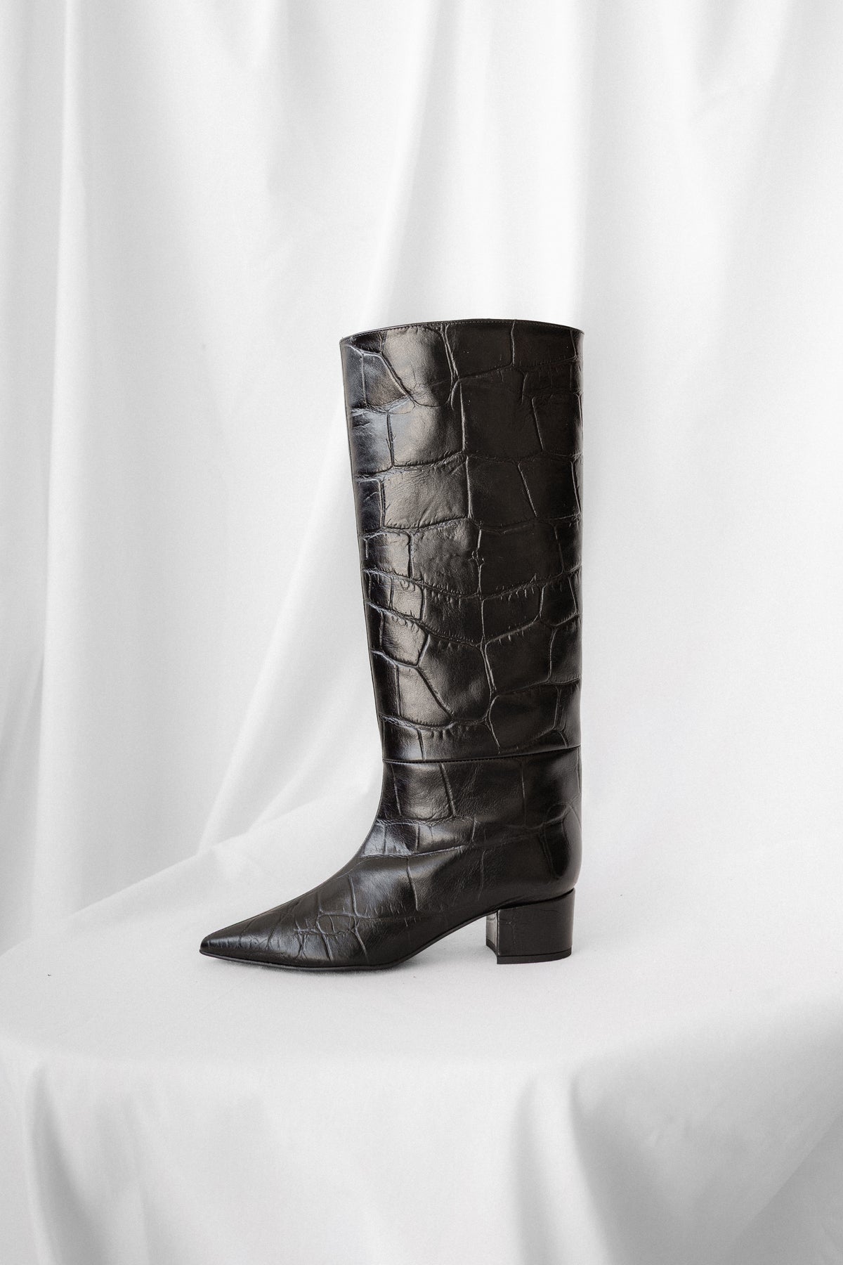 Bota Pipa Piel Coco Negro Tacón 3.5Cm
