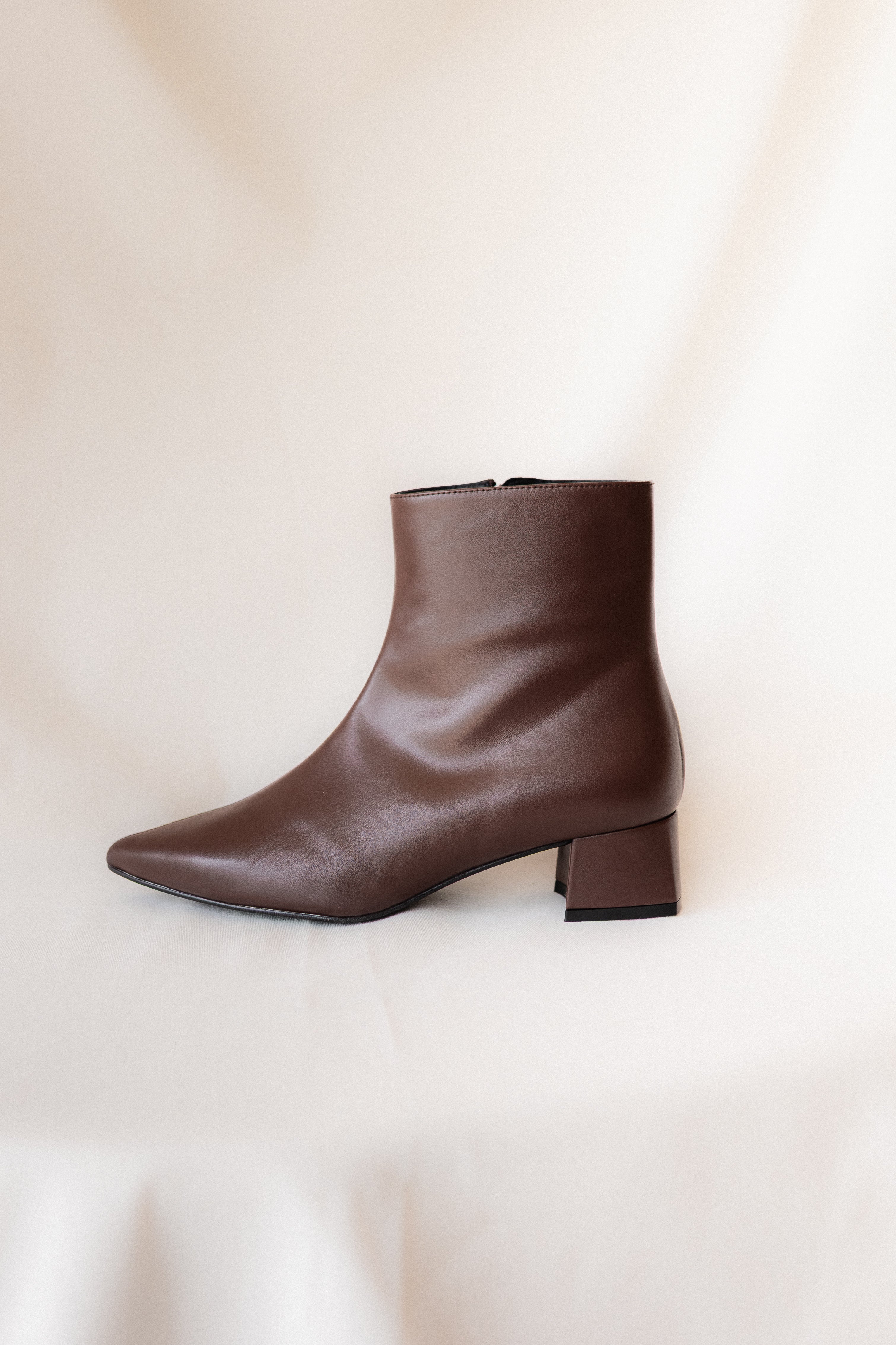 BOTÍN SILVIA PIEL MARRÓN TACÓN 4CM