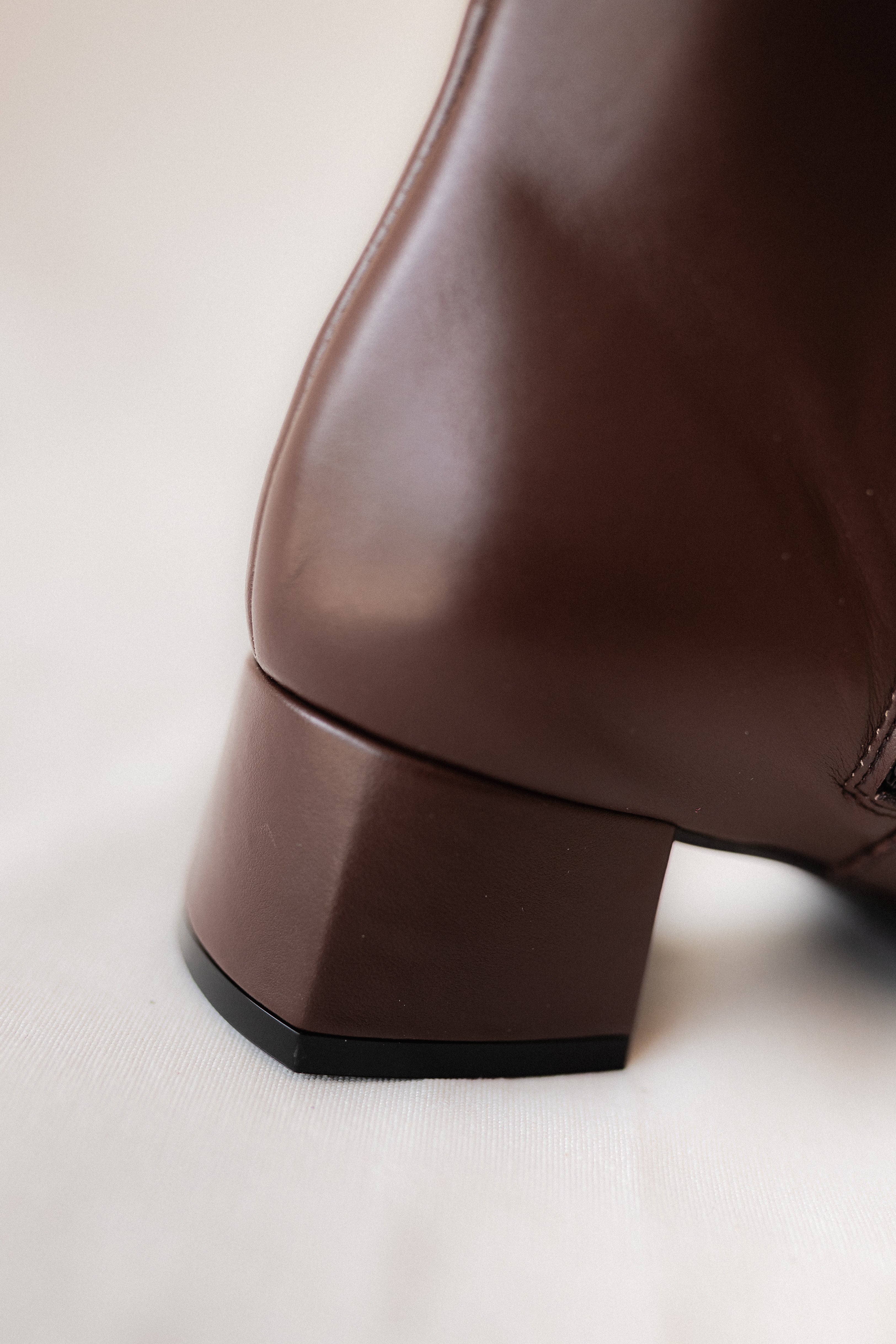 BOTÍN SILVIA PIEL MARRÓN TACÓN 4CM