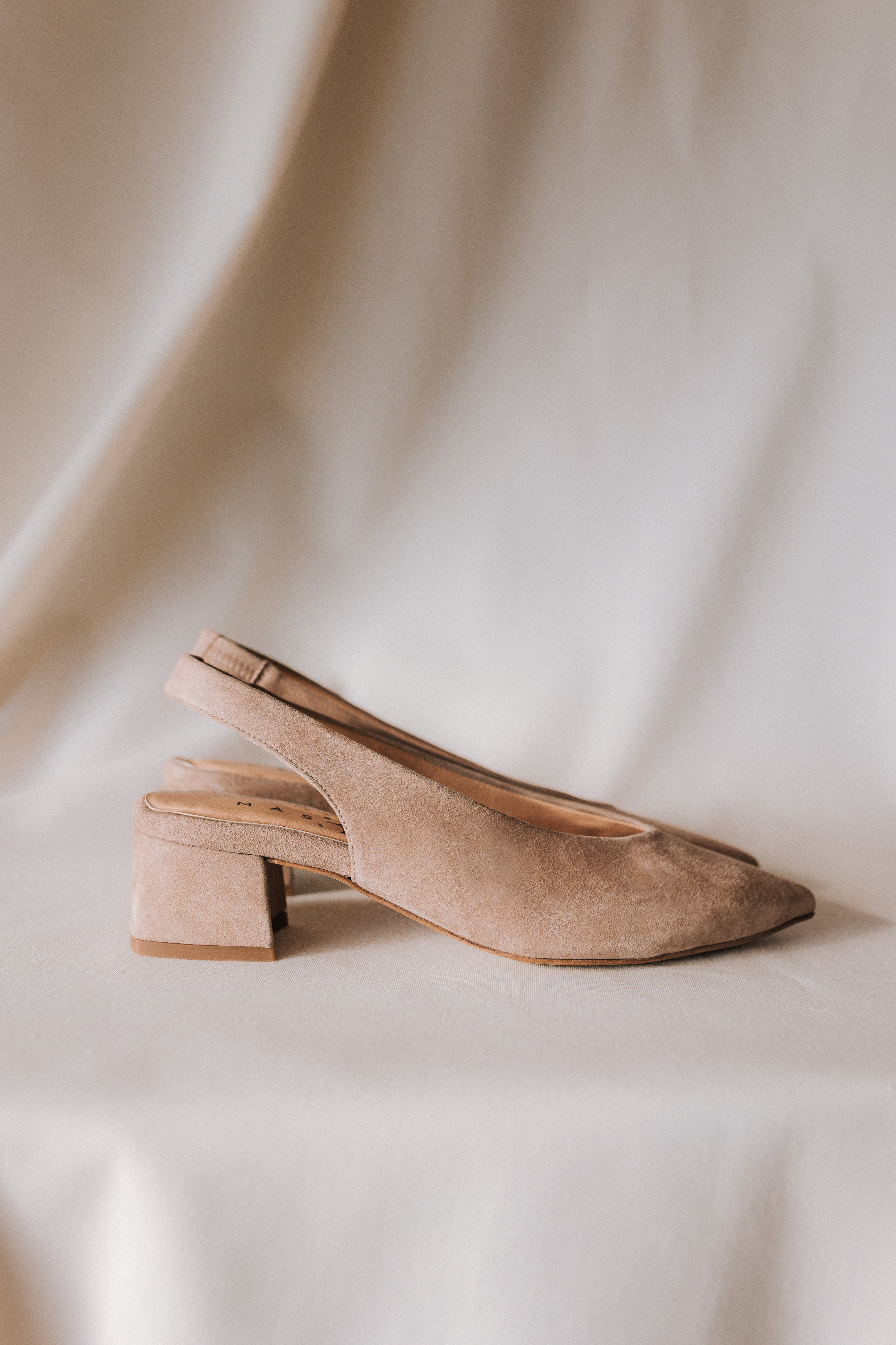 STILETTO GRETA NATURAL SUEDE 4CM HEEL