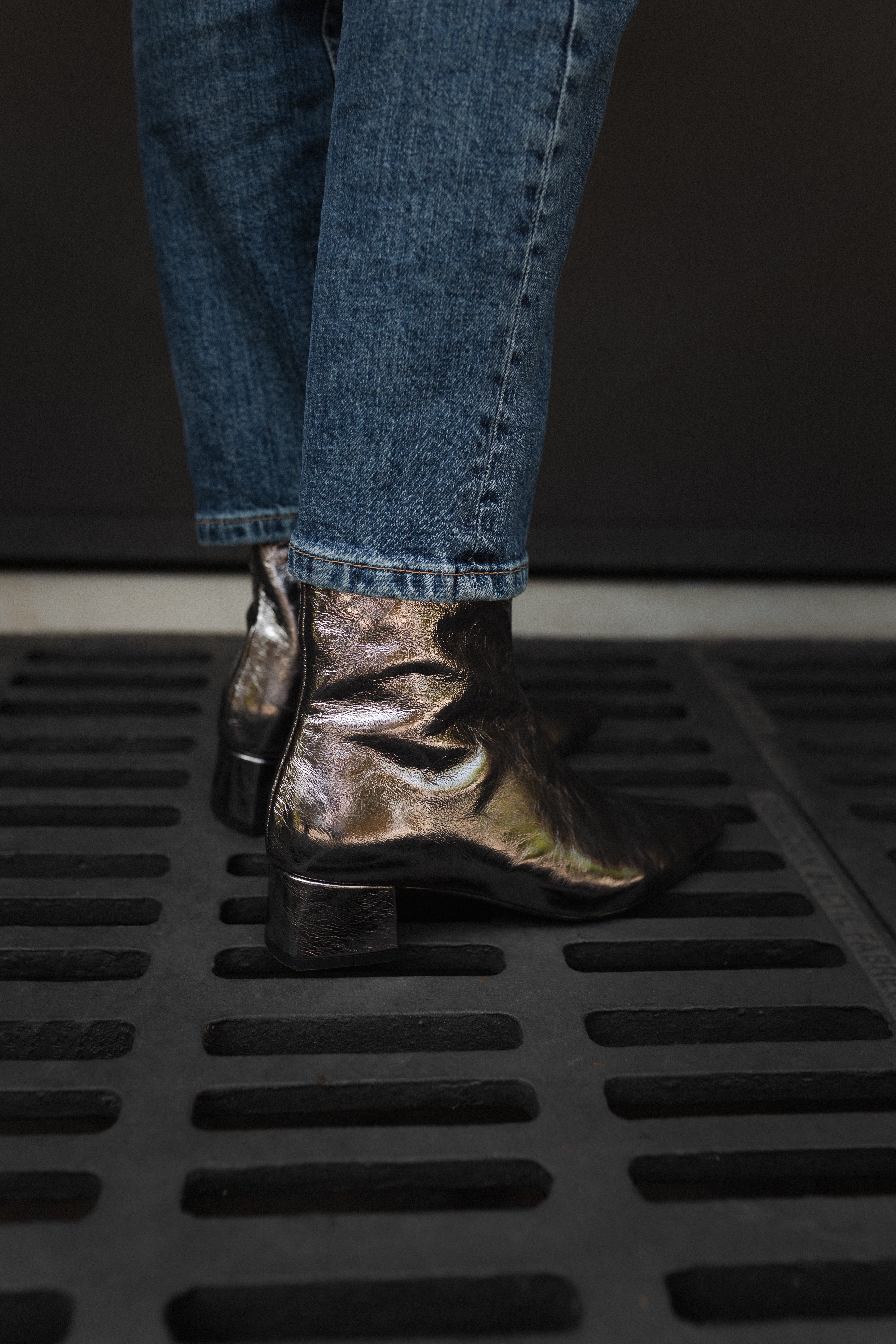 SILVIA LEAD LAMINATED LEATHER BOOT WITH 4CM HEEL