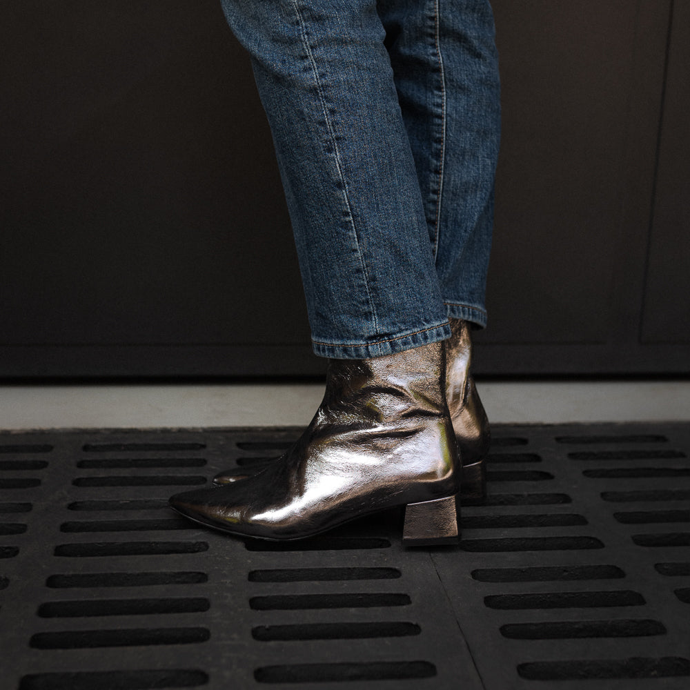 SILVIA LEAD LAMINATED LEATHER BOOT WITH 4CM HEEL