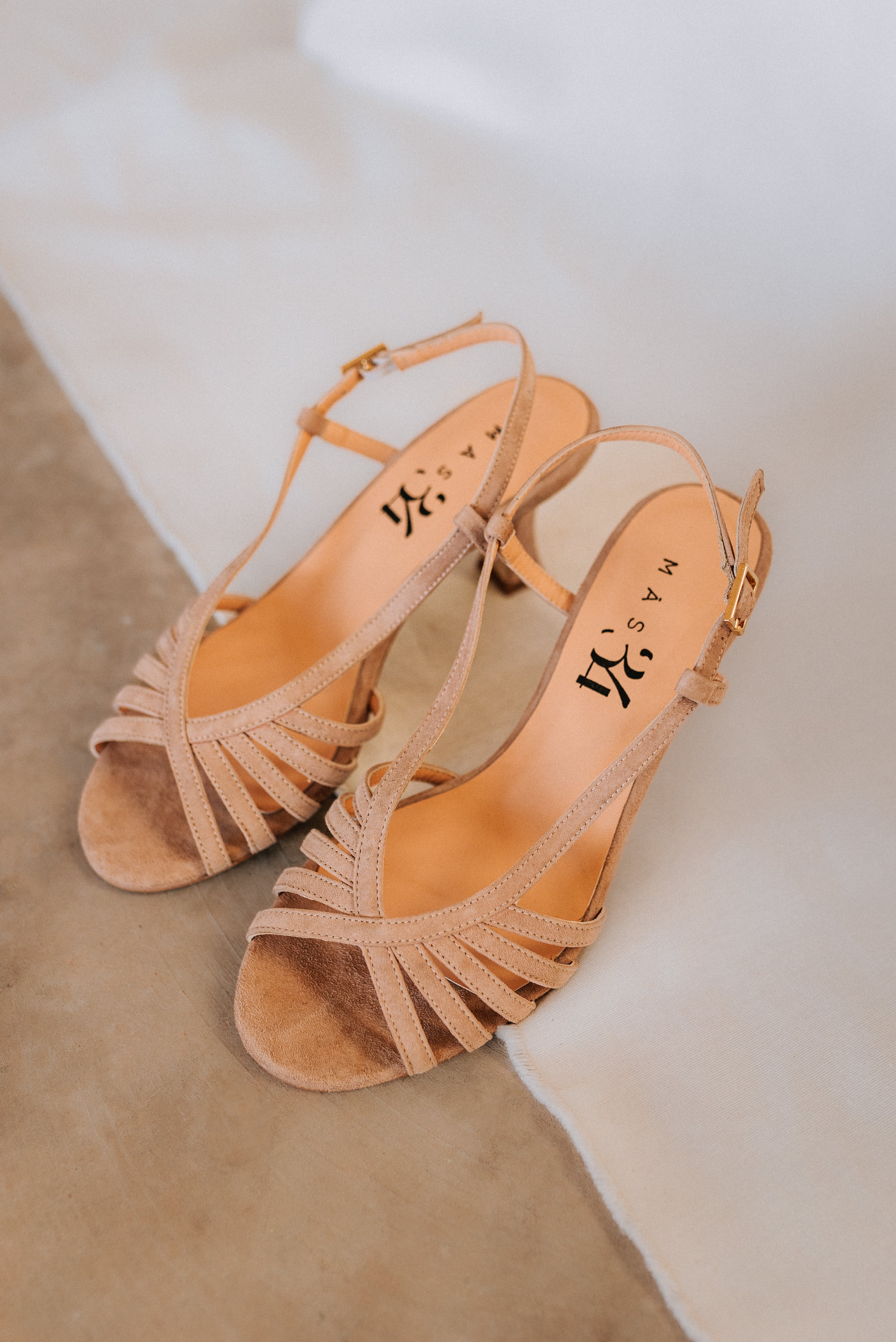 SANDALIA TRIANA ANTE NATURAL TACÓN 6CM