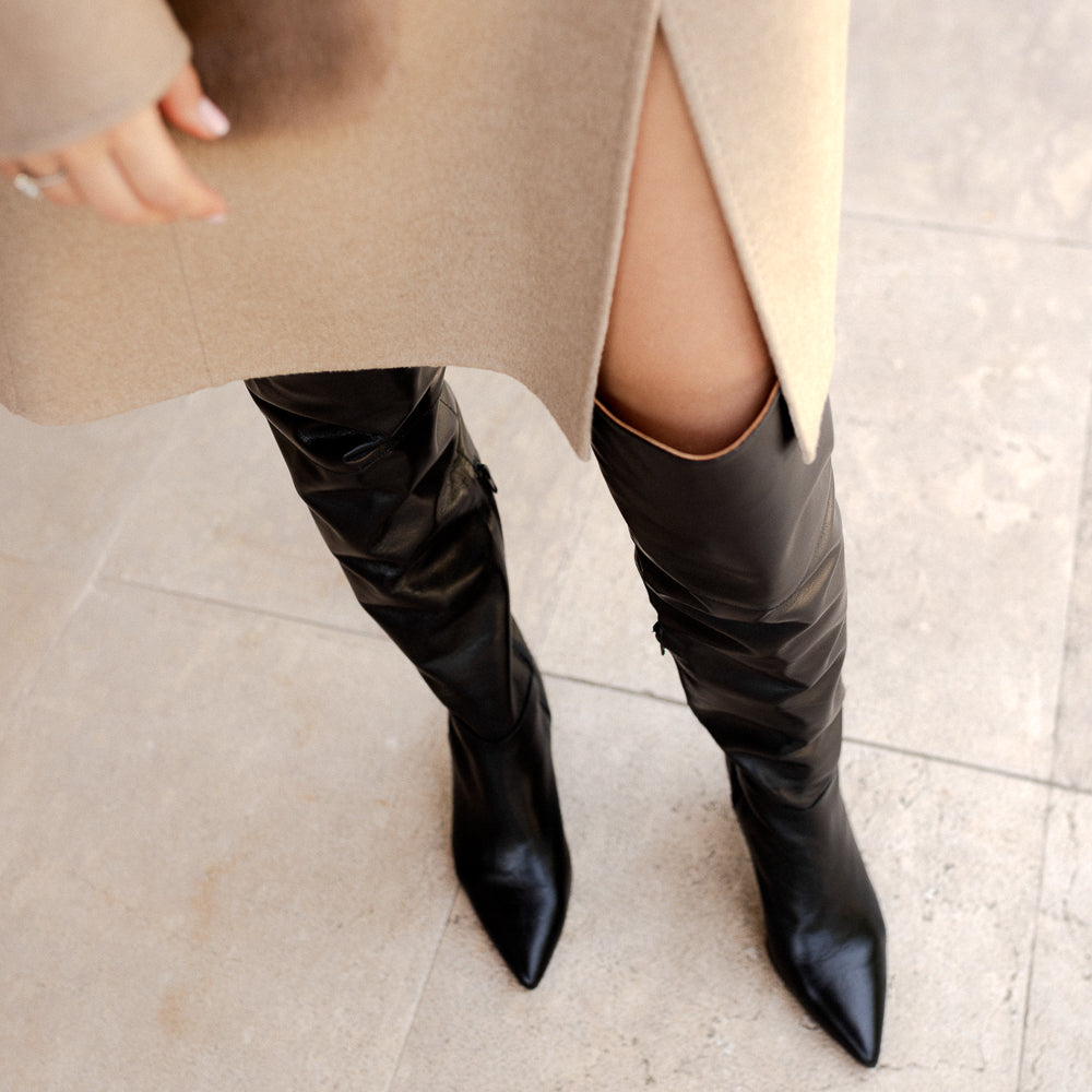 BOTA MOSQUETERA INÉS PIEL NEGRA TACÓN 6CM