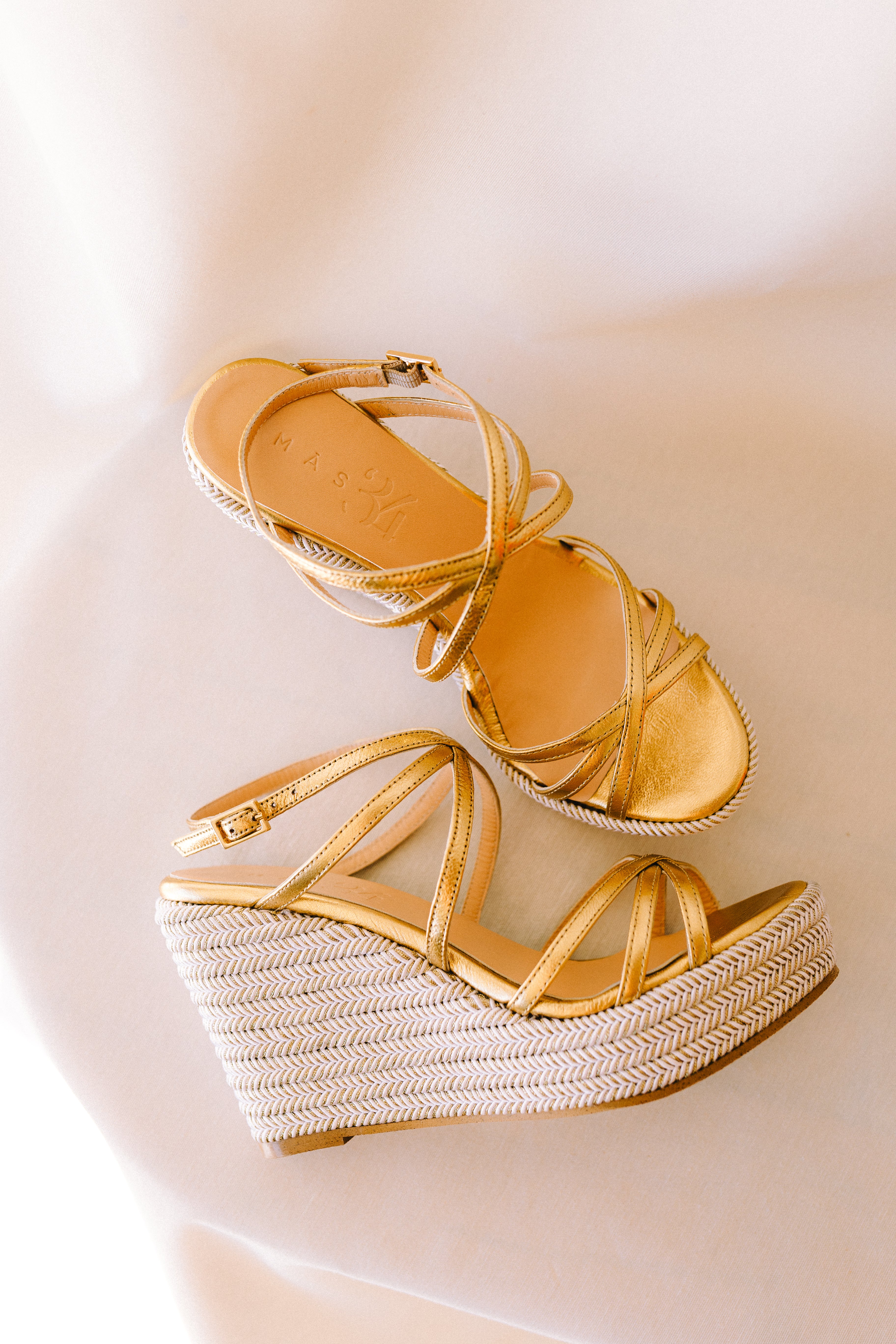 BERTA WEDGE GOLD LAMINATED LEATHER 8.5 CM