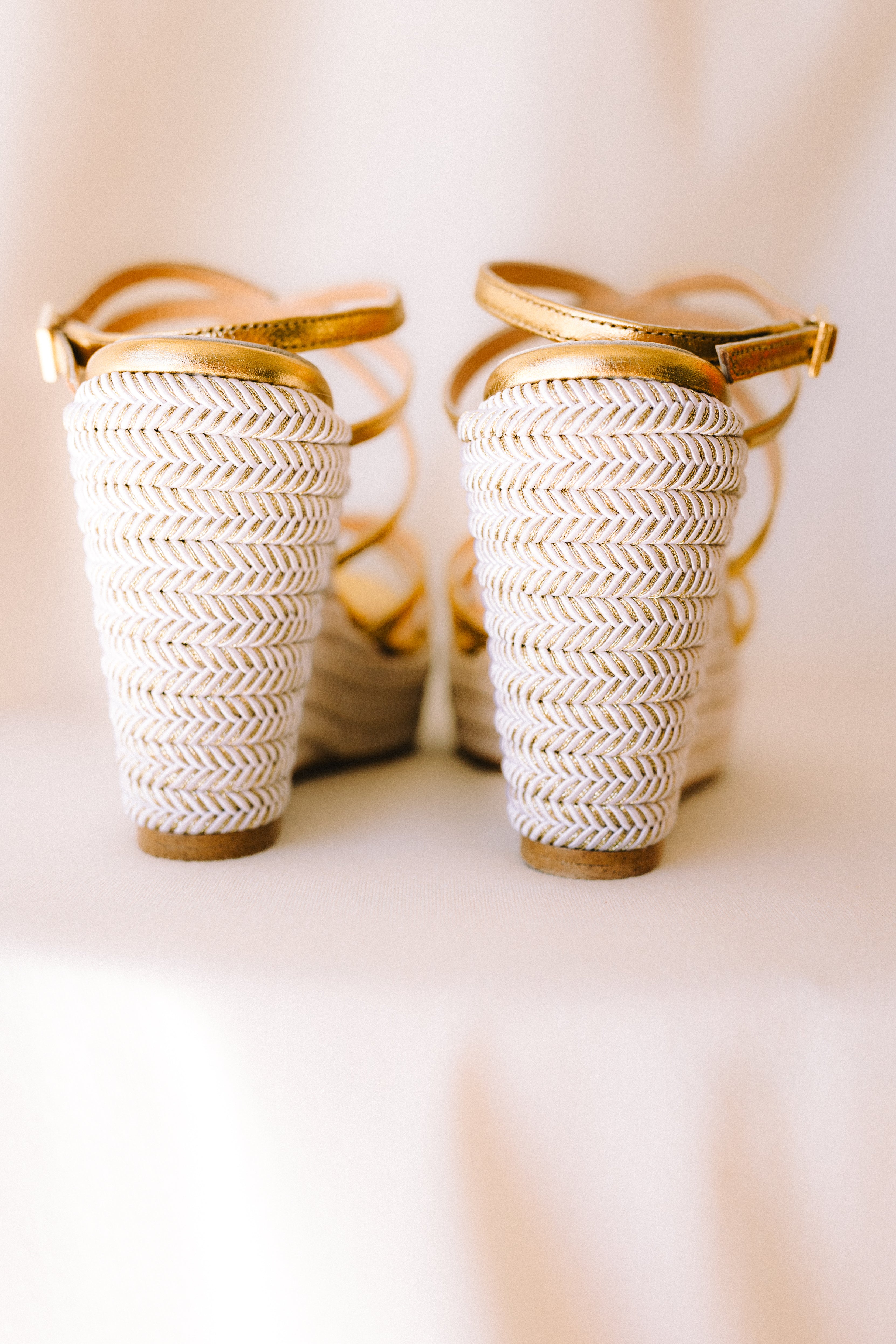 BERTA WEDGE GOLD LAMINATED LEATHER 8.5 CM
