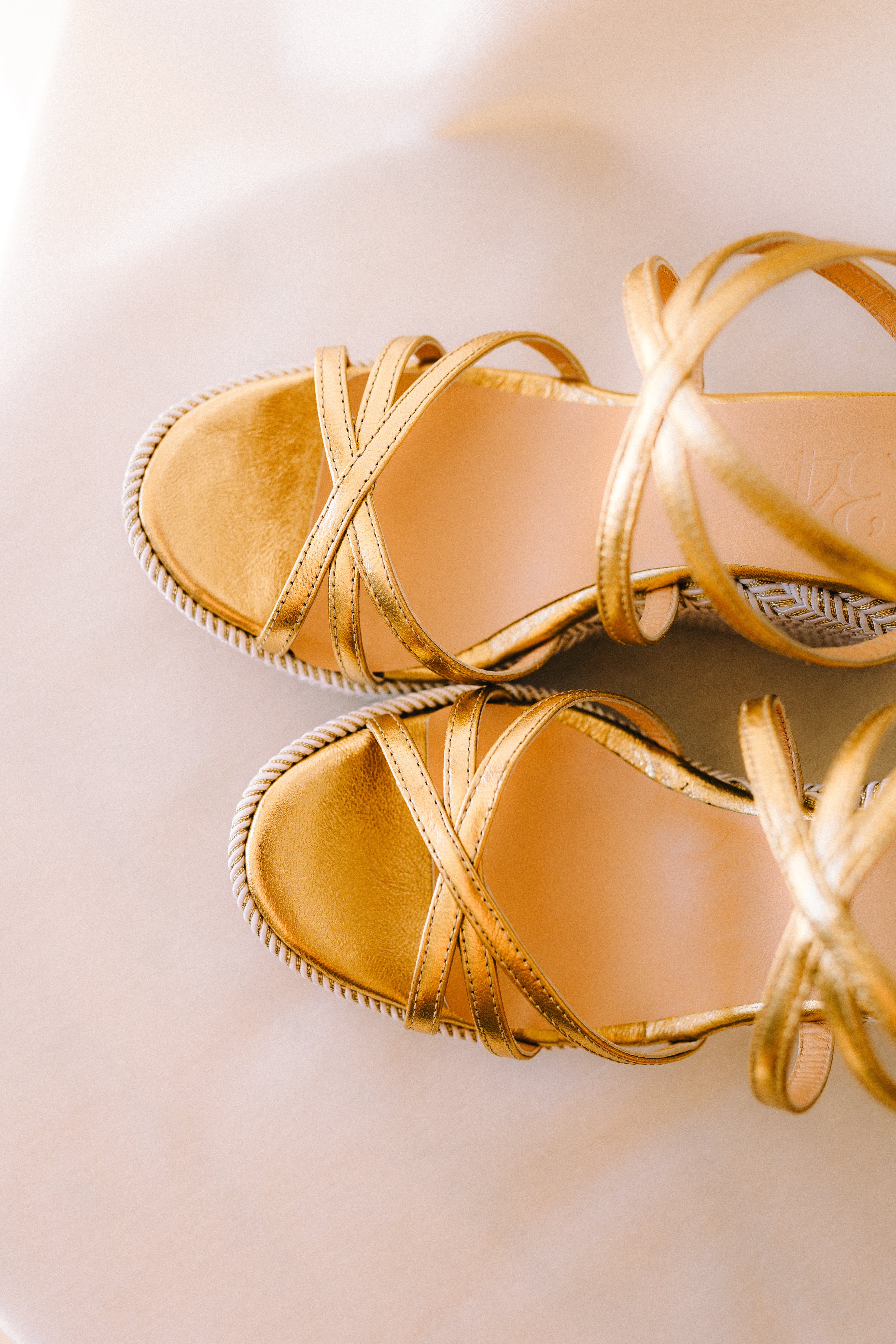 BERTA WEDGE GOLD LAMINATED LEATHER 8.5 CM