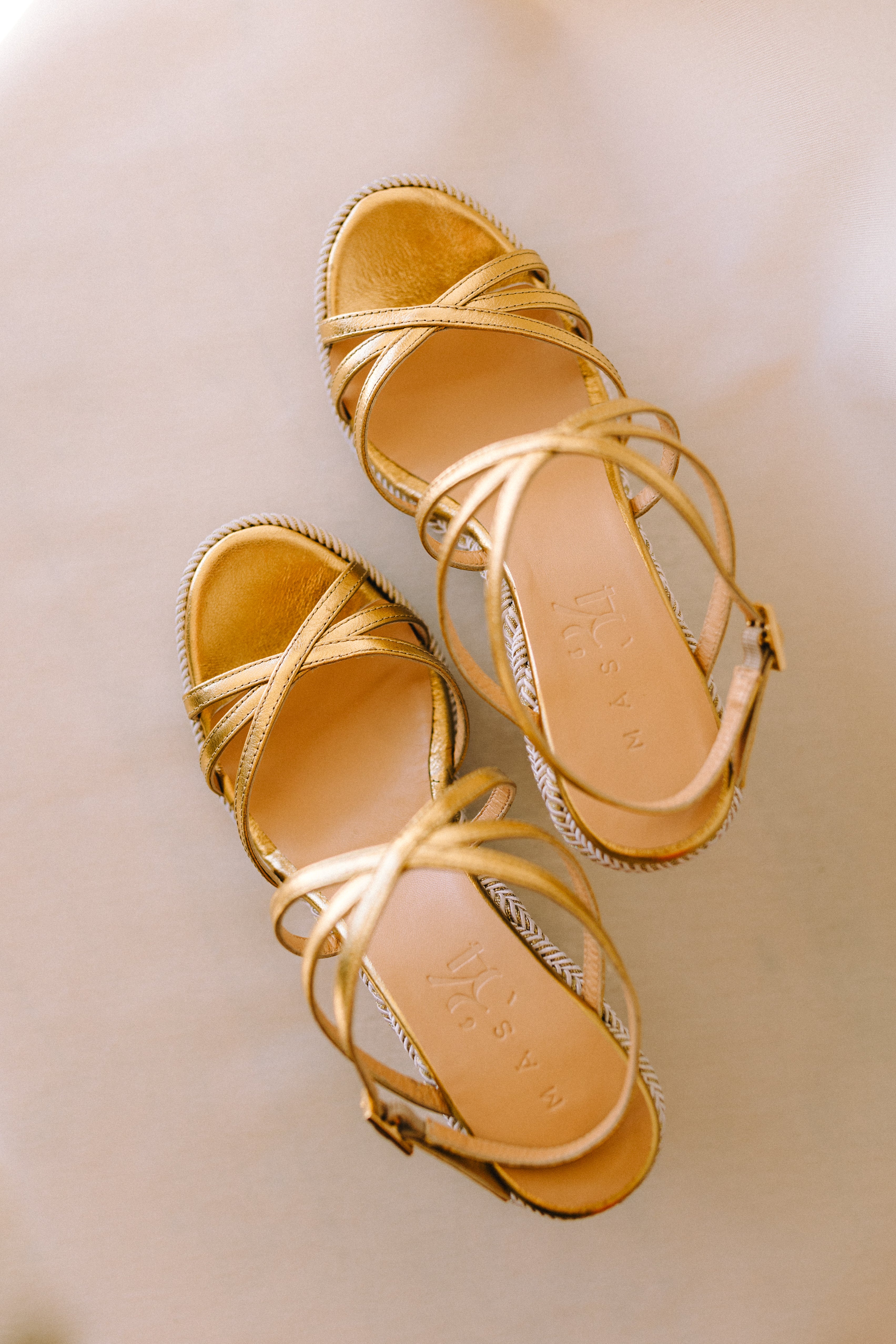 BERTA WEDGE GOLD LAMINATED LEATHER 8.5 CM