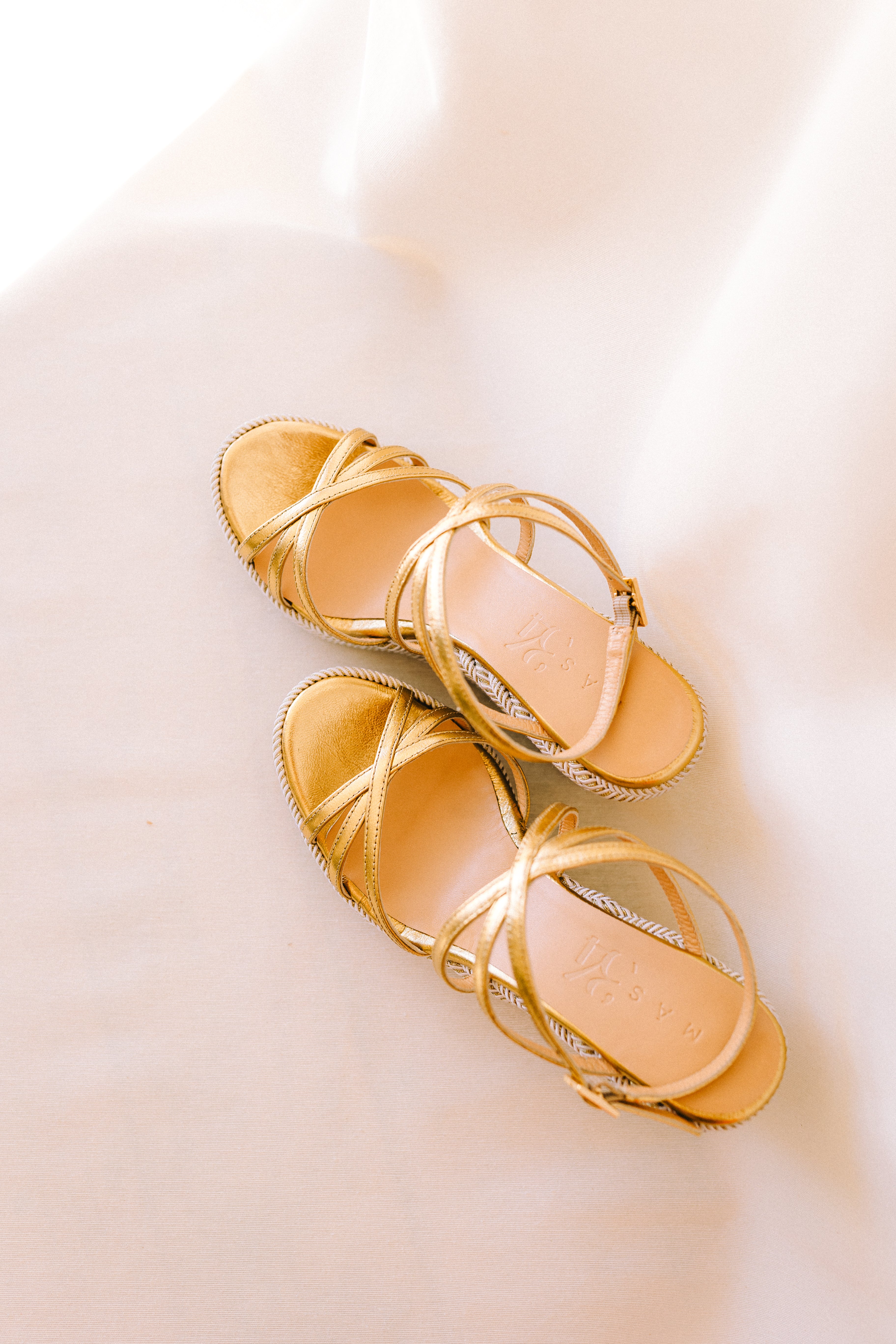 BERTA WEDGE GOLD LAMINATED LEATHER 8.5 CM