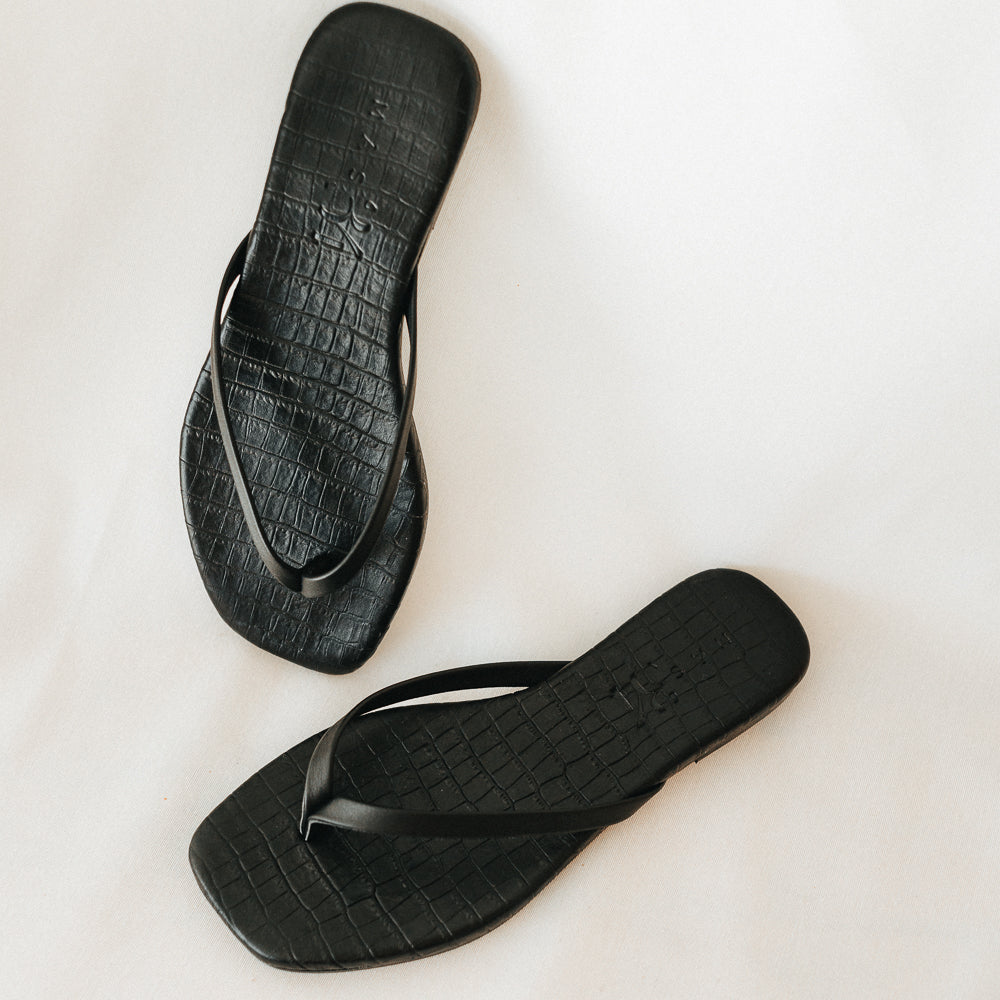 BYRON BLACK LEATHER FLAT SANDAL