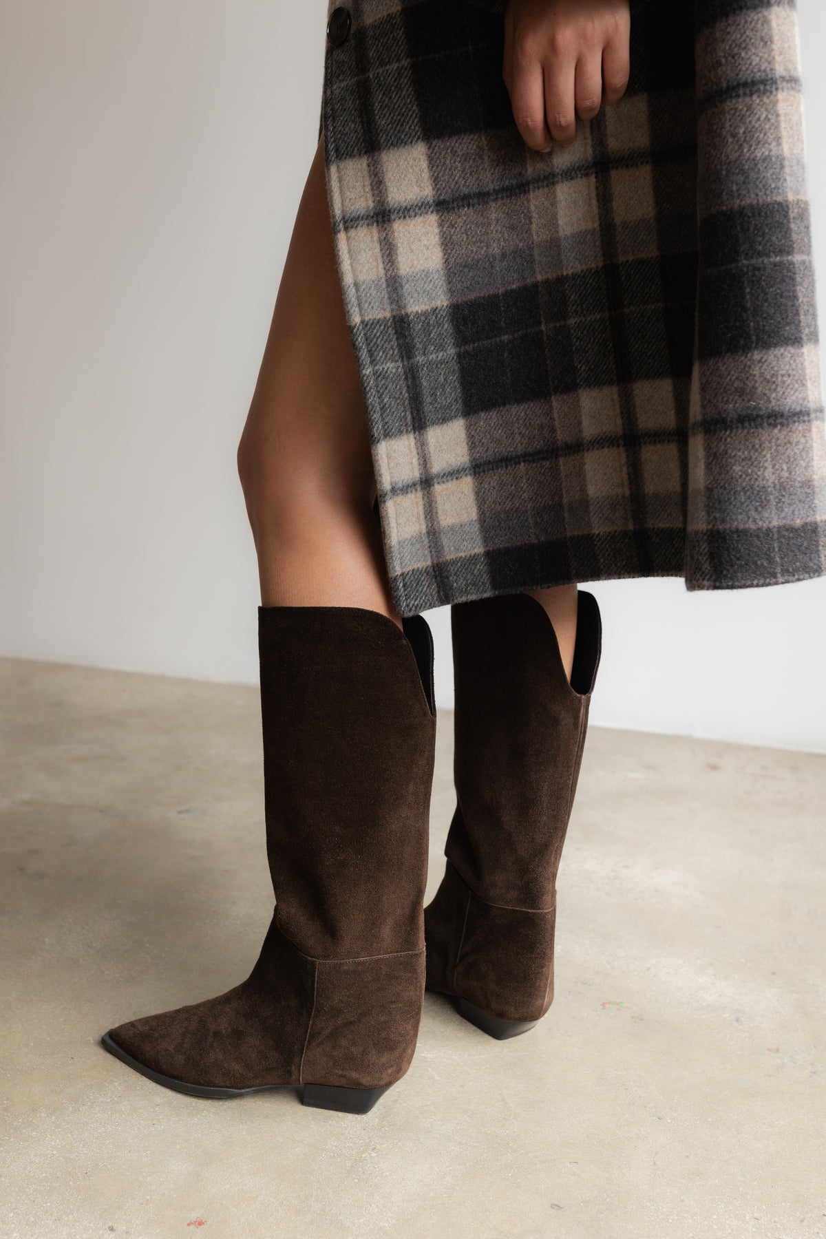Bota Campera Ainhoa Ante Marrón Chocolate Tacón 2Cm