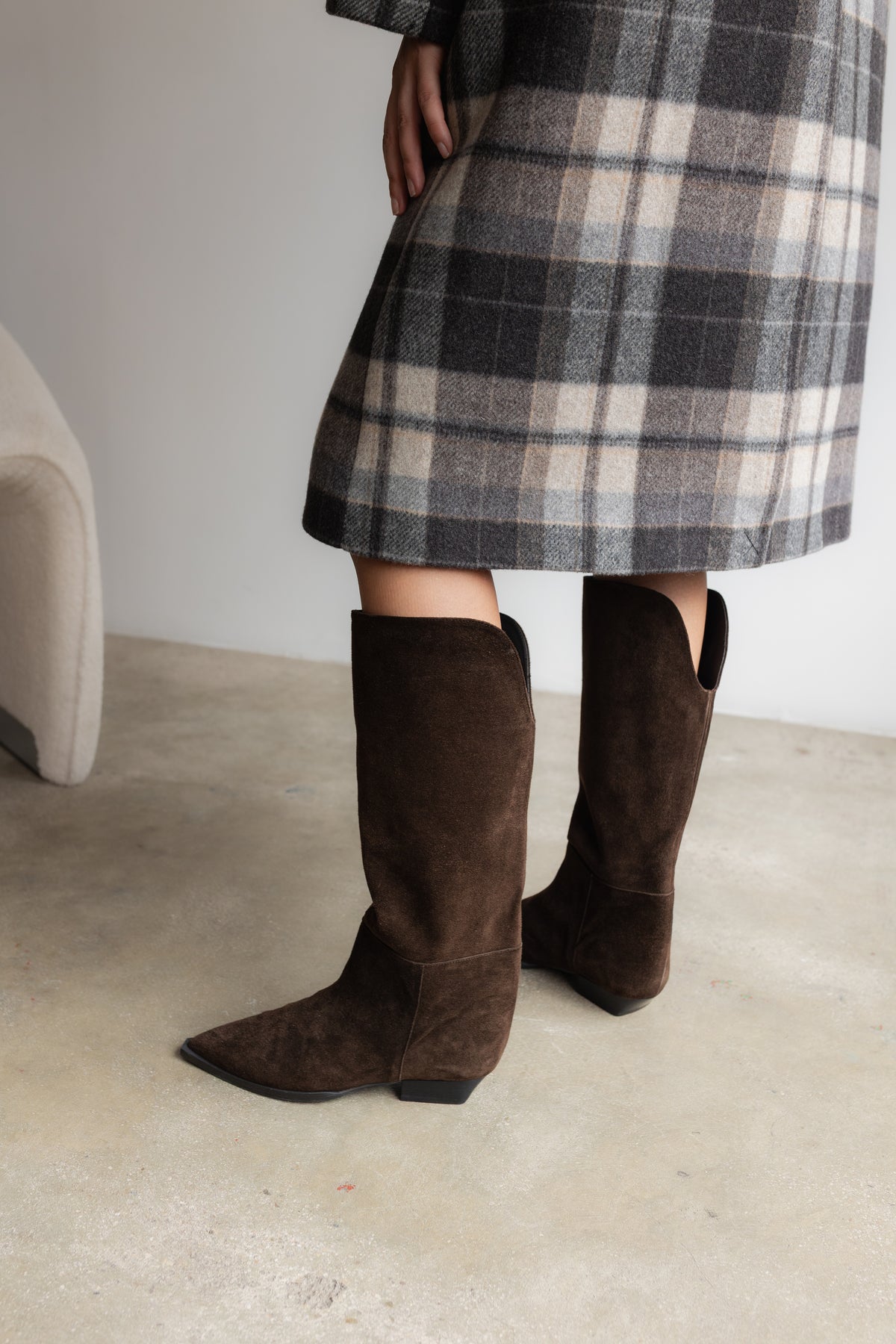 Bota Campera Ainhoa Ante Marrón Chocolate Tacón 2Cm