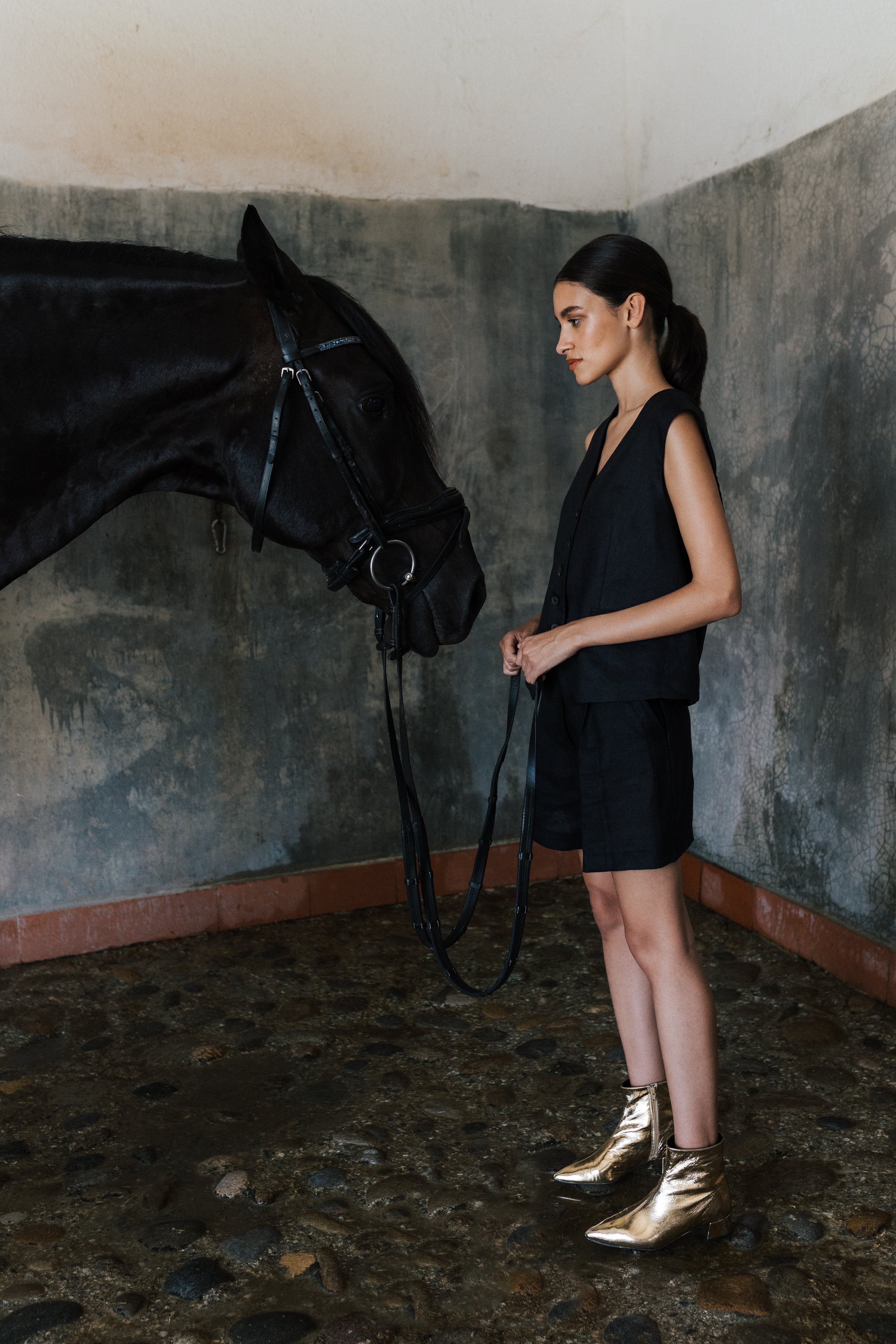 BOTÍN SILVIA PIEL LAMINADA ORO TACÓN 4CM