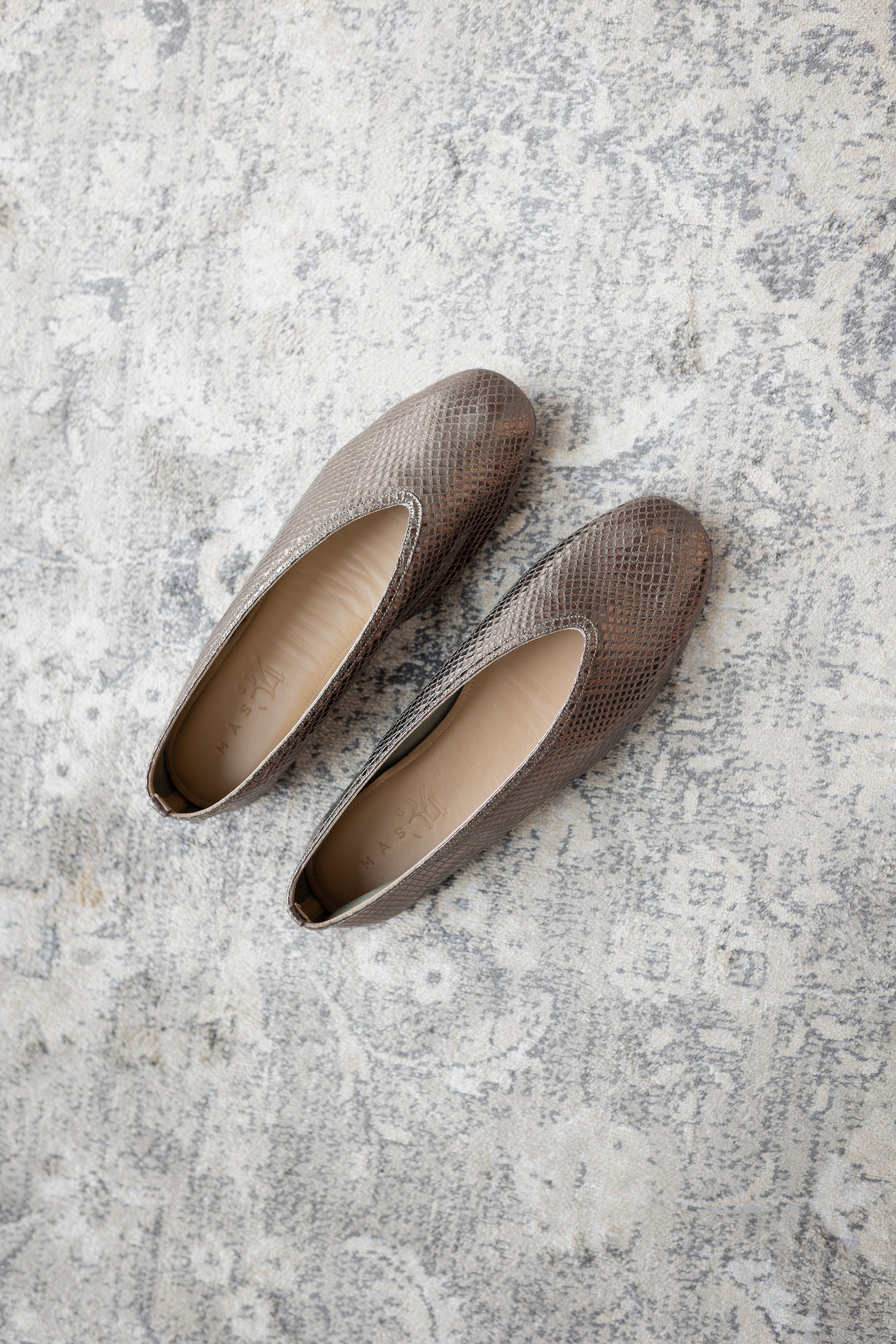 MONTSE BALLERINA NATURAL SUEDE BOW