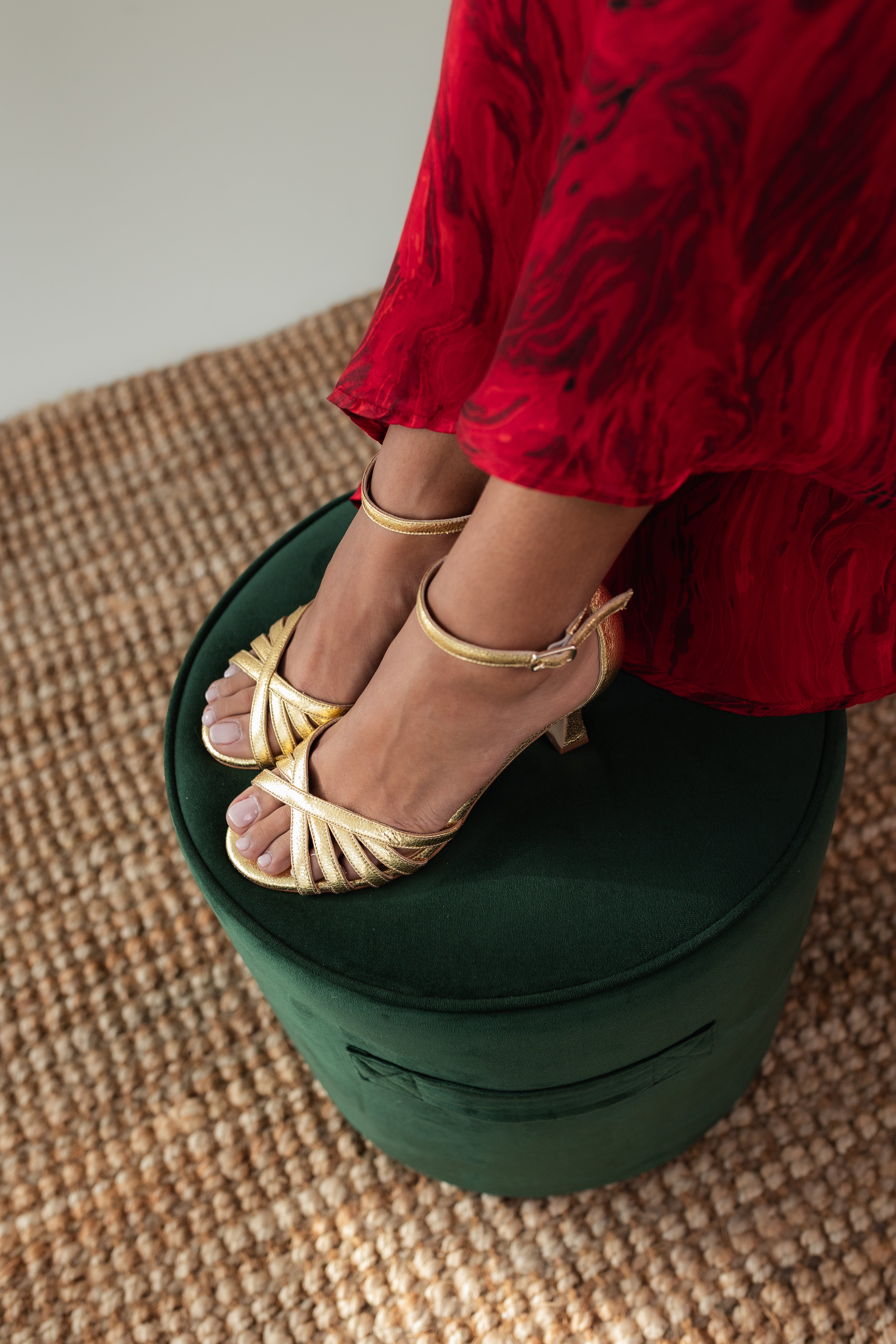 SANDALIA MIA PIEL EFECTO PITÓN ORO TACÓN 6CM