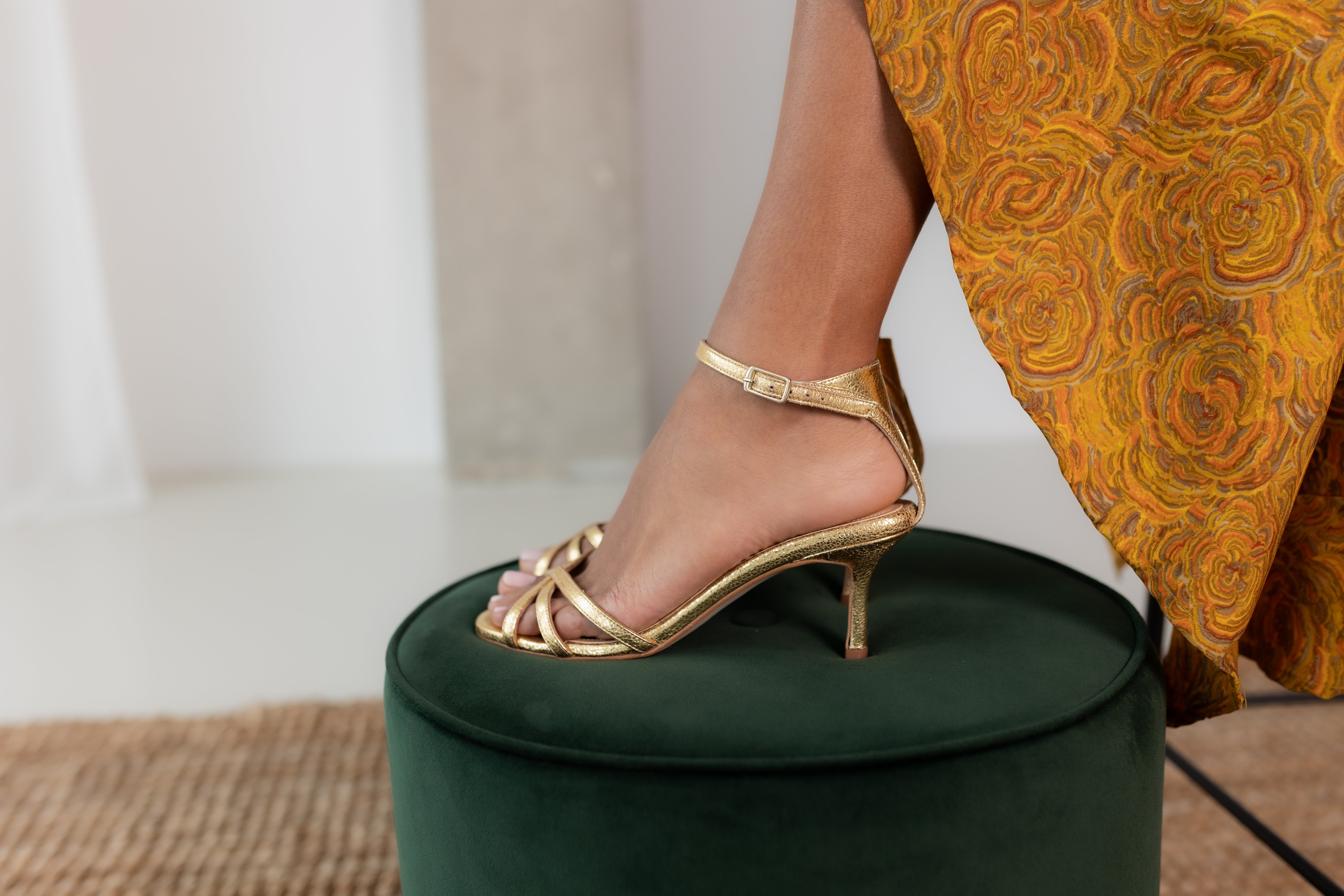 SANDALIA ANDY PIEL LAMINADO ORO TACÓN 6CM