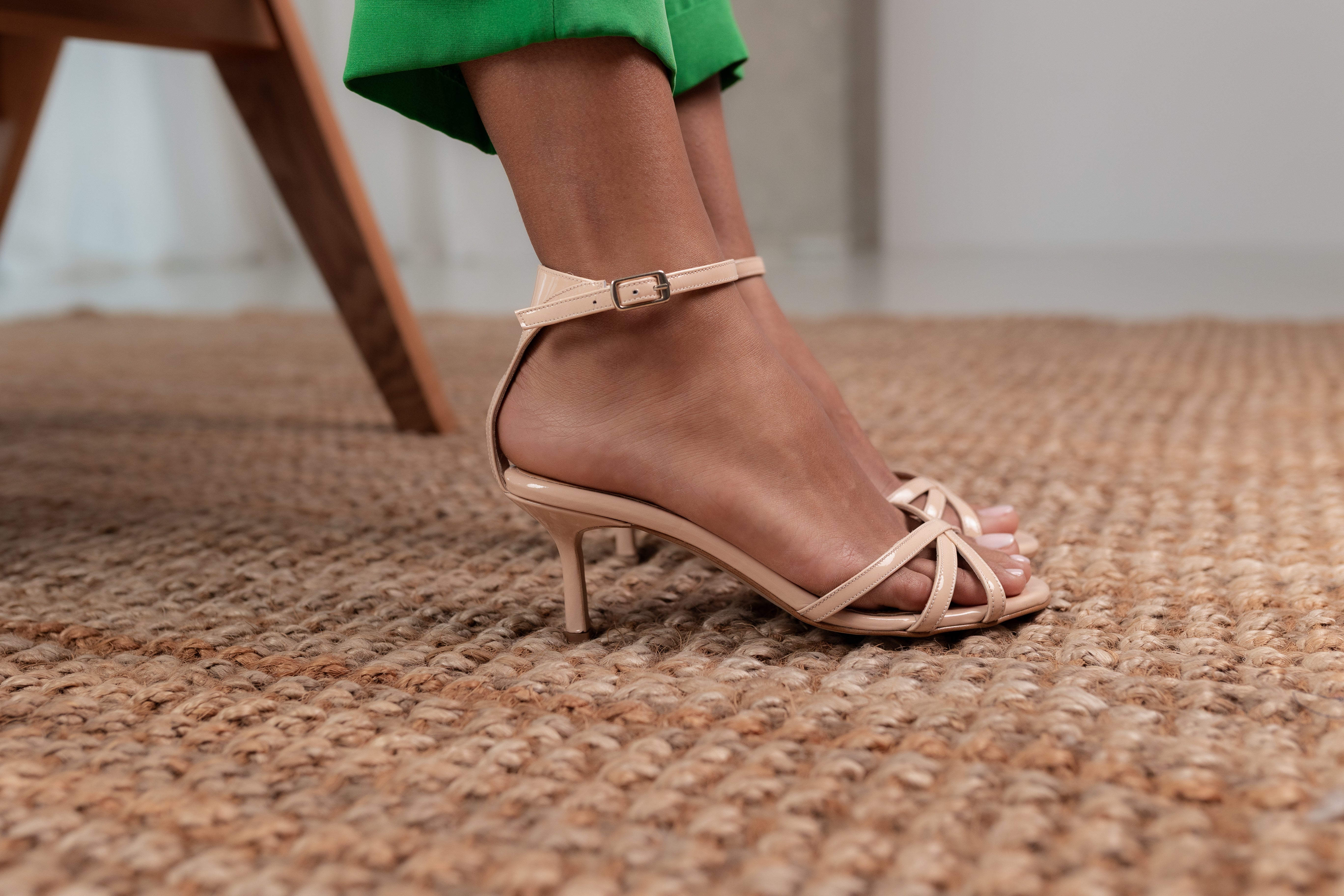 SANDALIA ANDY PIEL EFECTO CHAROL NUDE TACÓN 6CM