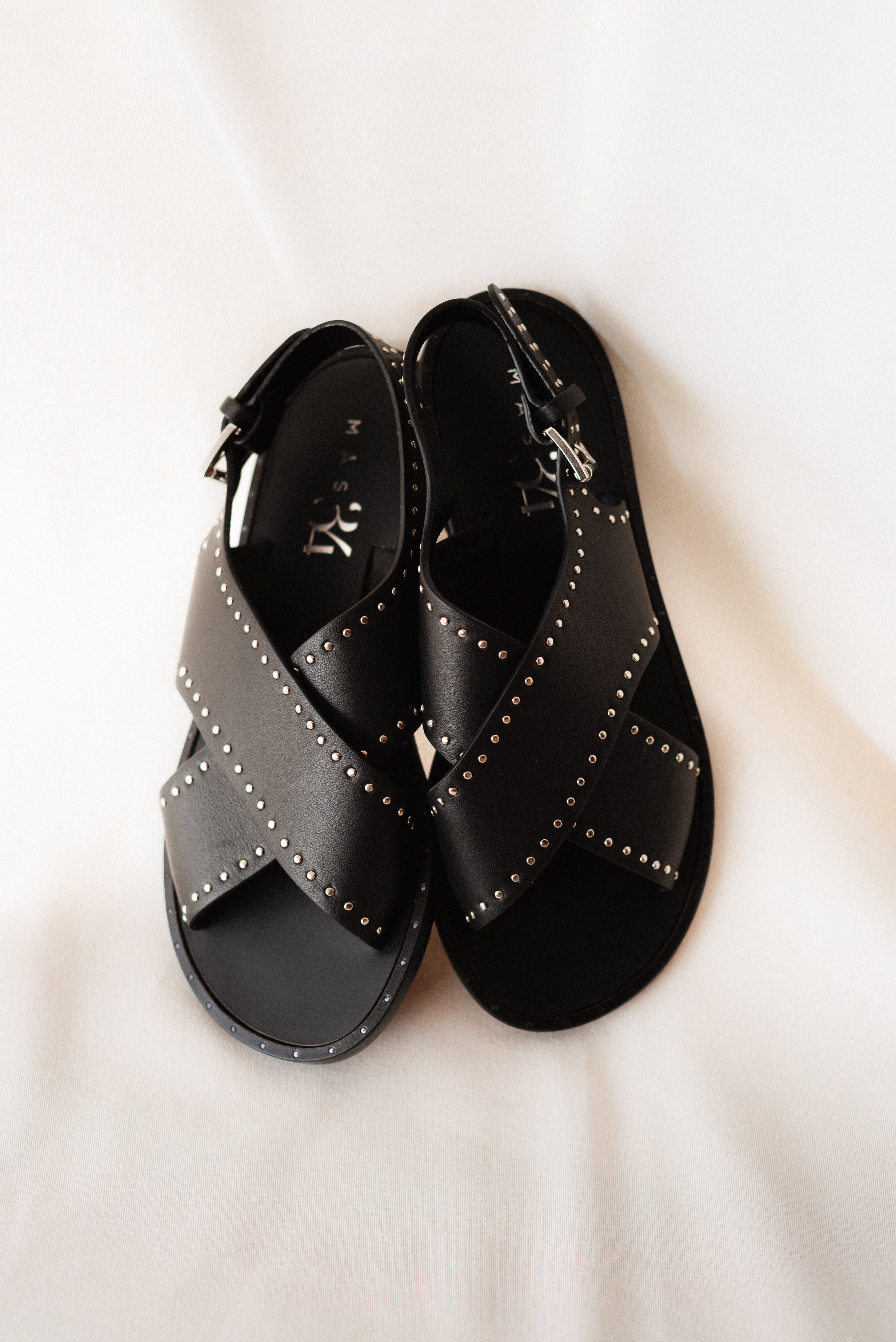 BLACK LEATHER FLAT SOLE SANDAL