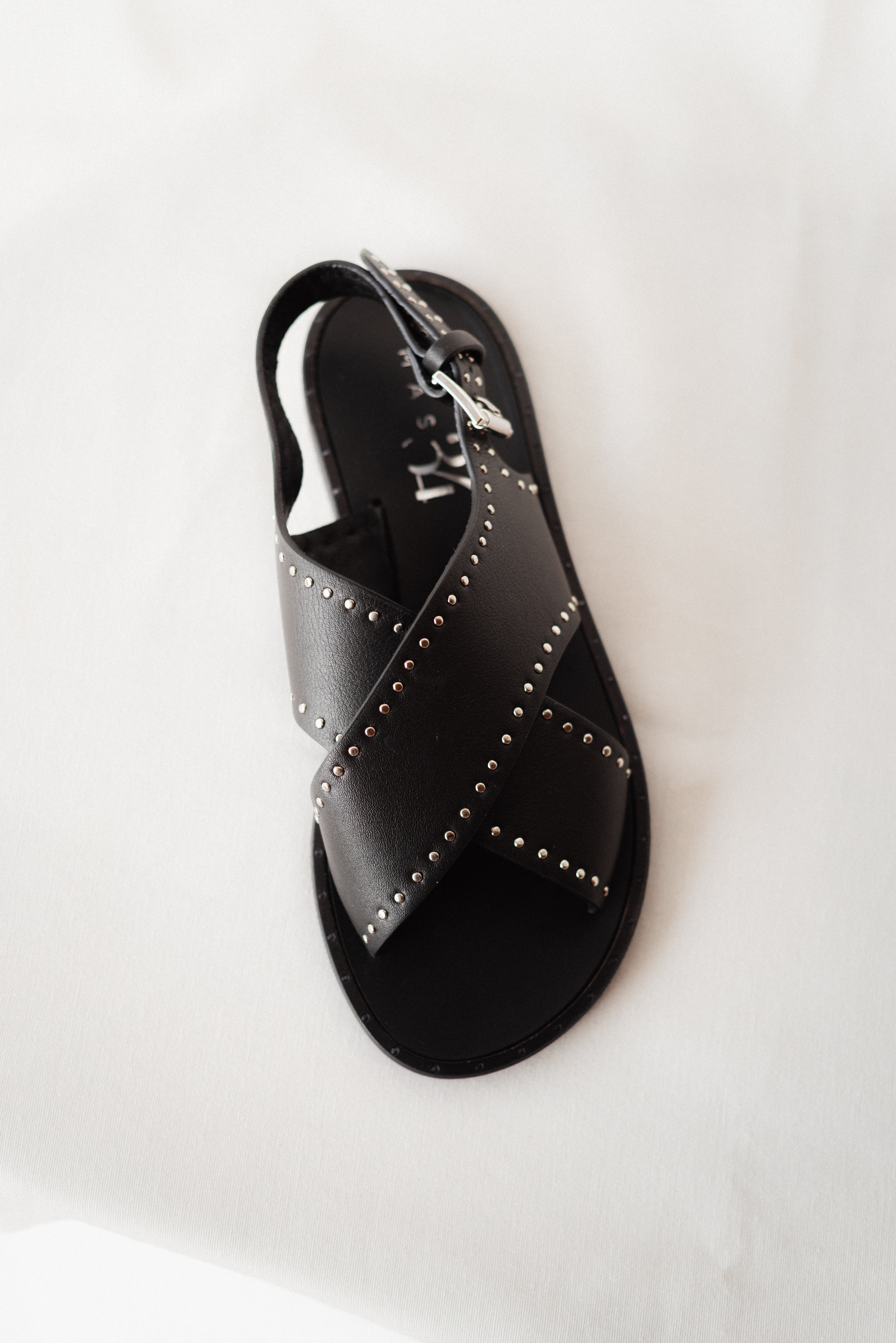 BLACK LEATHER FLAT SOLE SANDAL