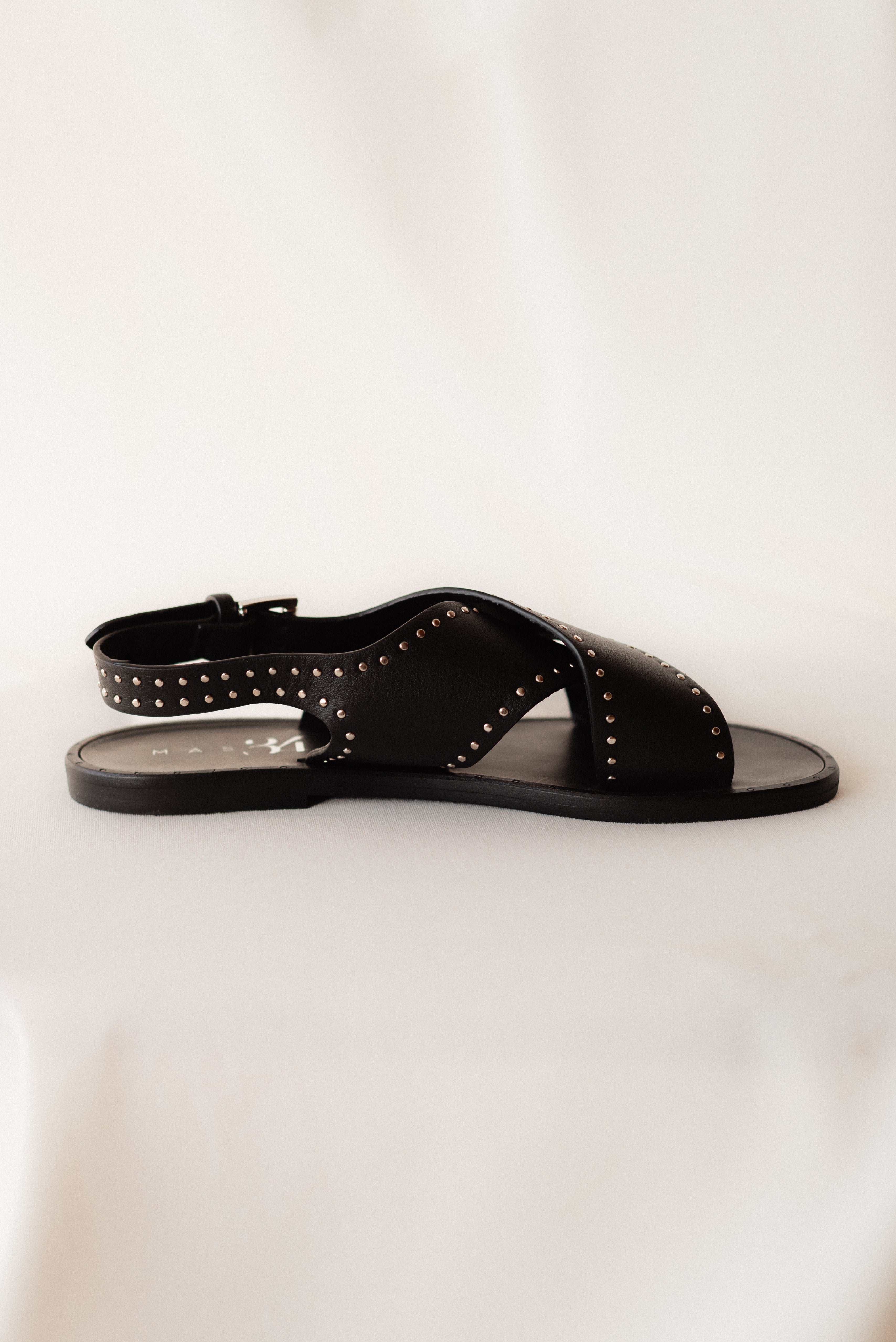 BLACK LEATHER FLAT SOLE SANDAL