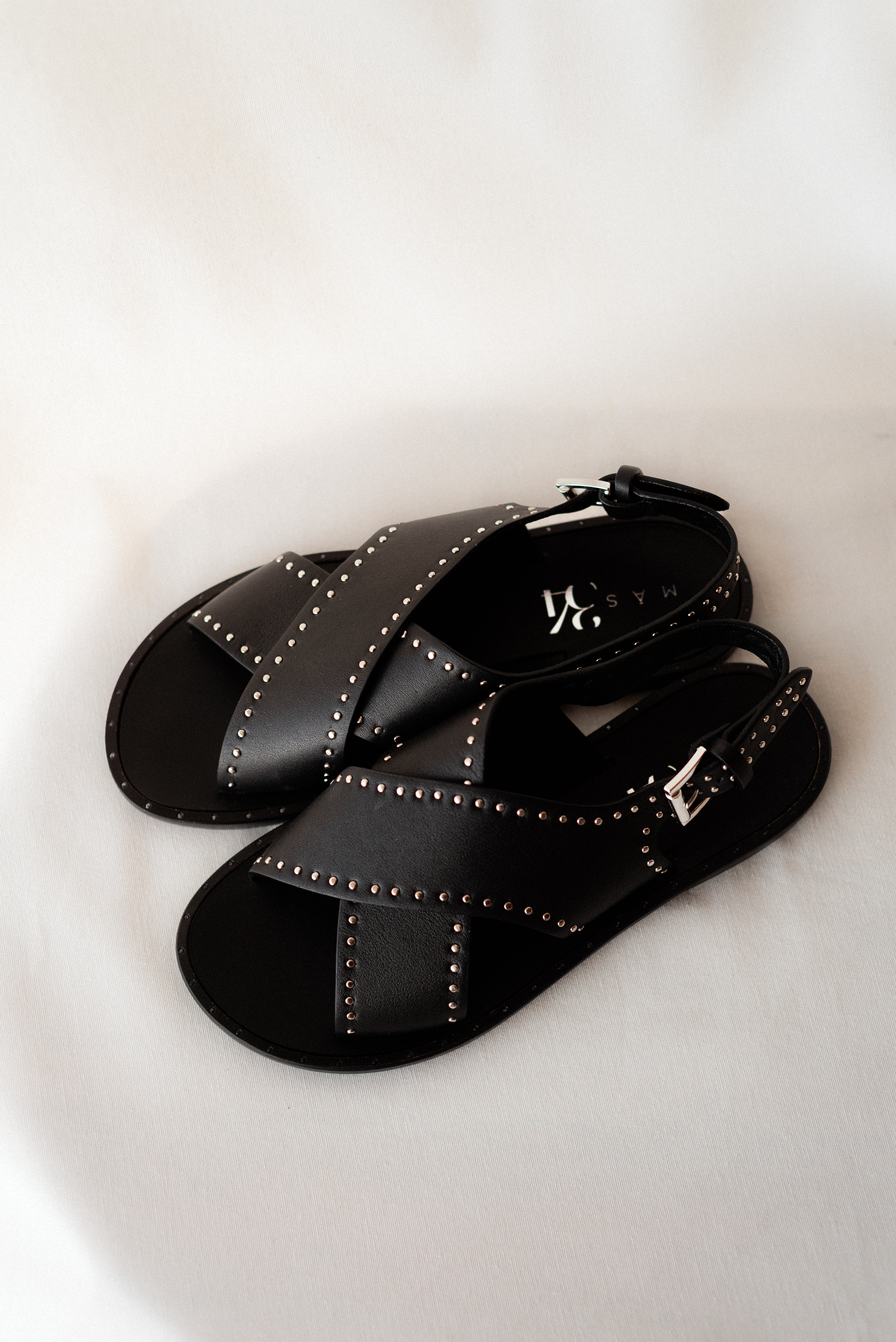 BLACK LEATHER FLAT SOLE SANDAL