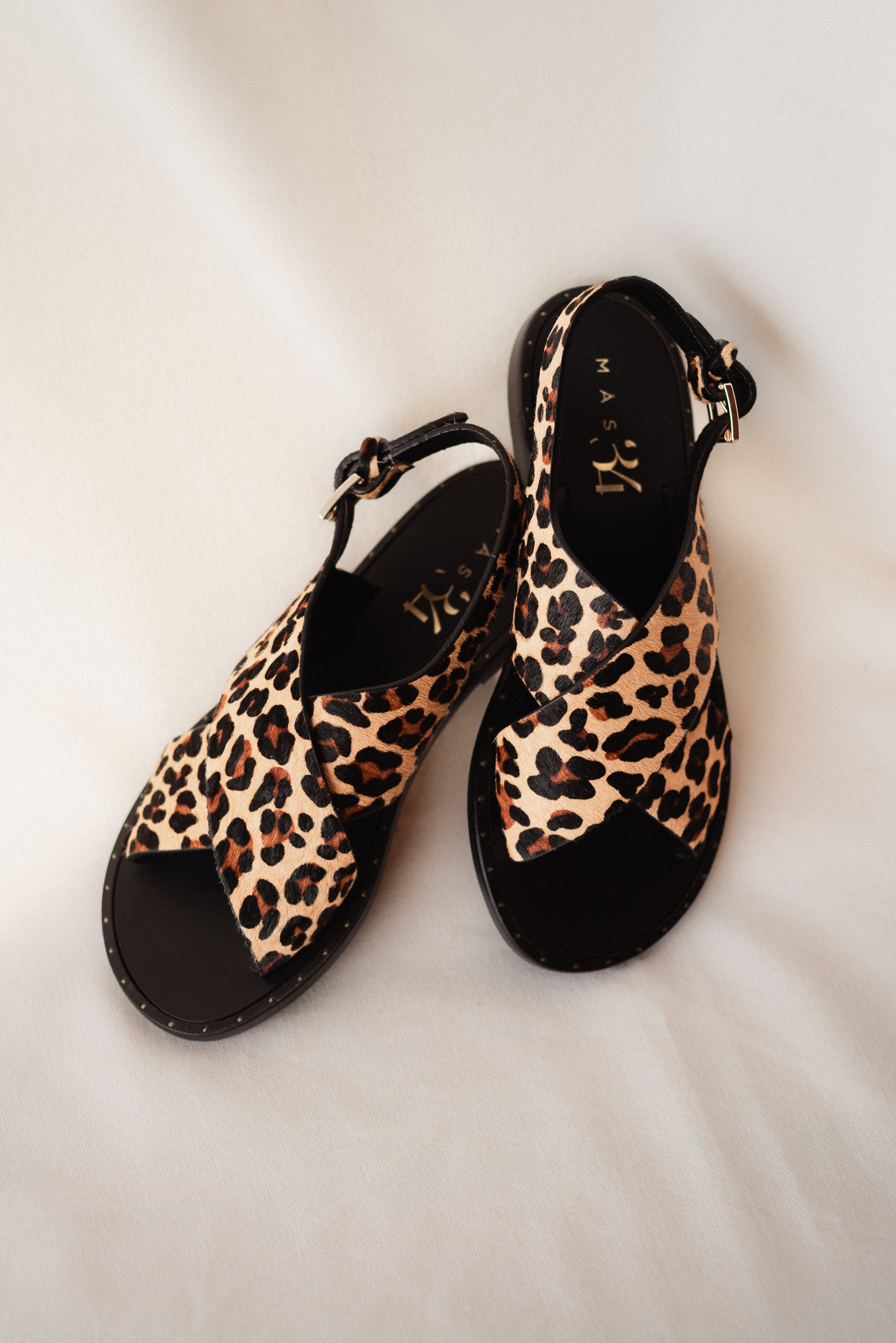 FLAT SANDAL WITH LEOPARD EFFECT LEATHER SOLE