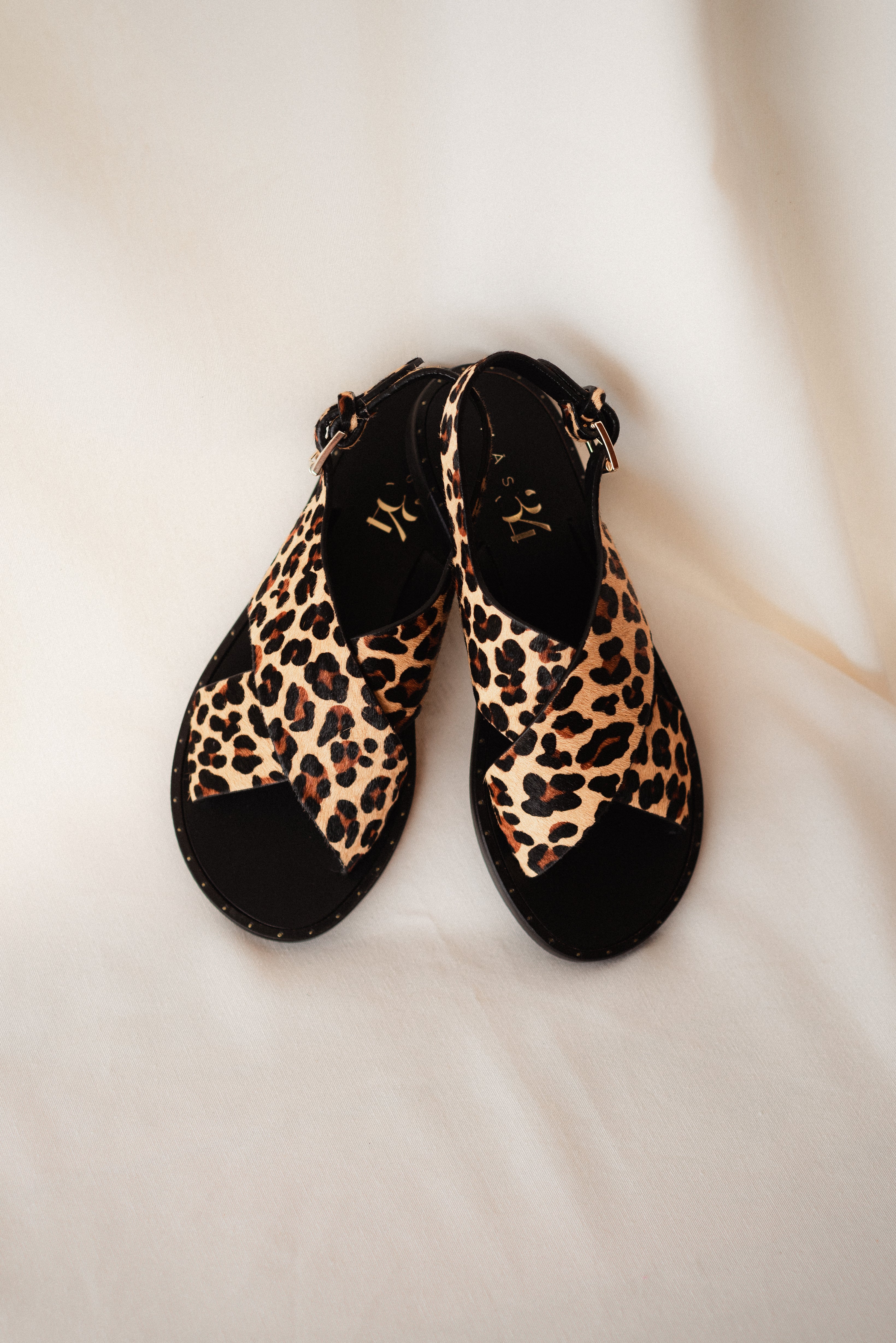 FLAT SANDAL WITH LEOPARD EFFECT LEATHER SOLE