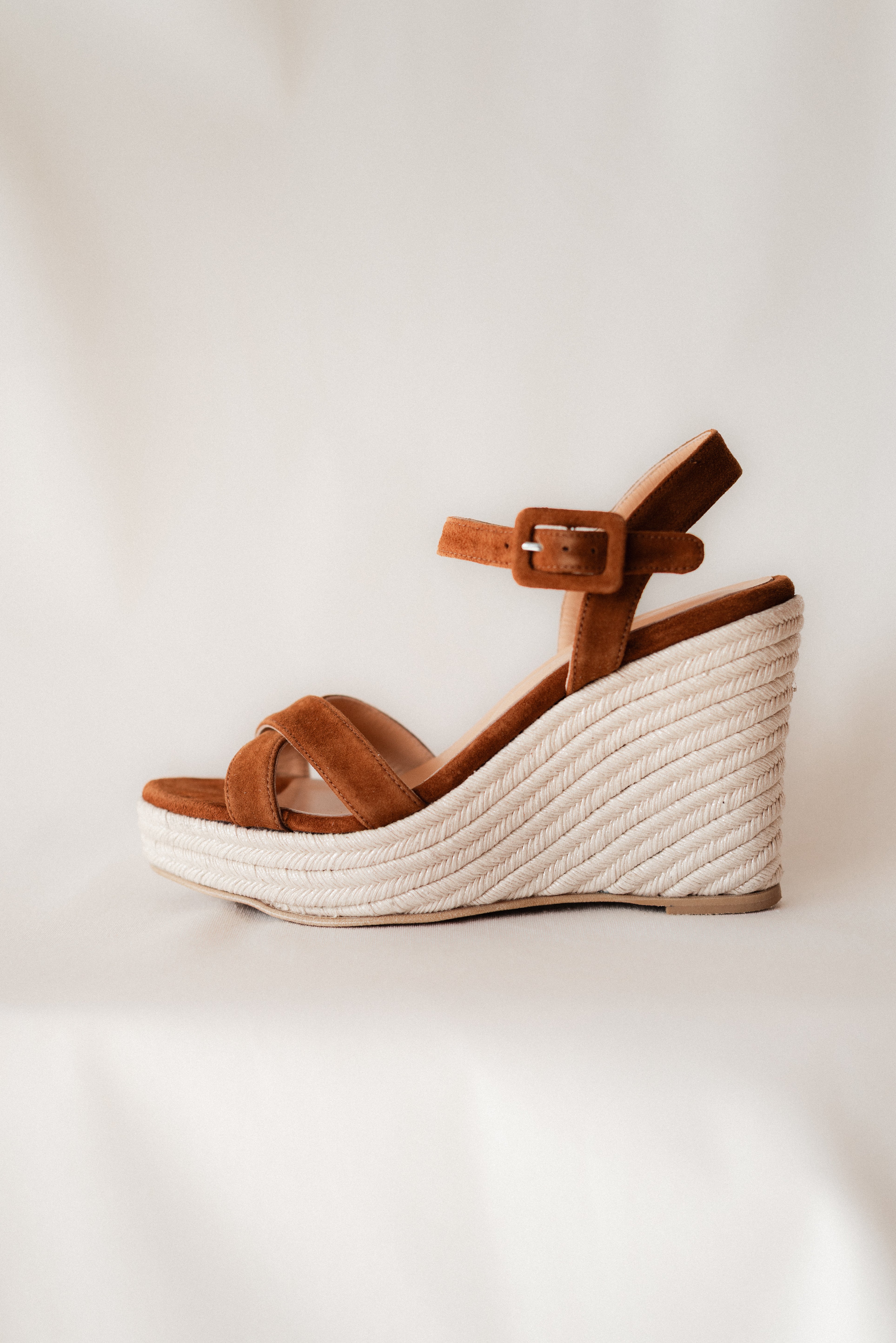 CUÑA CHLOE ANTE MARRÓN 9CM