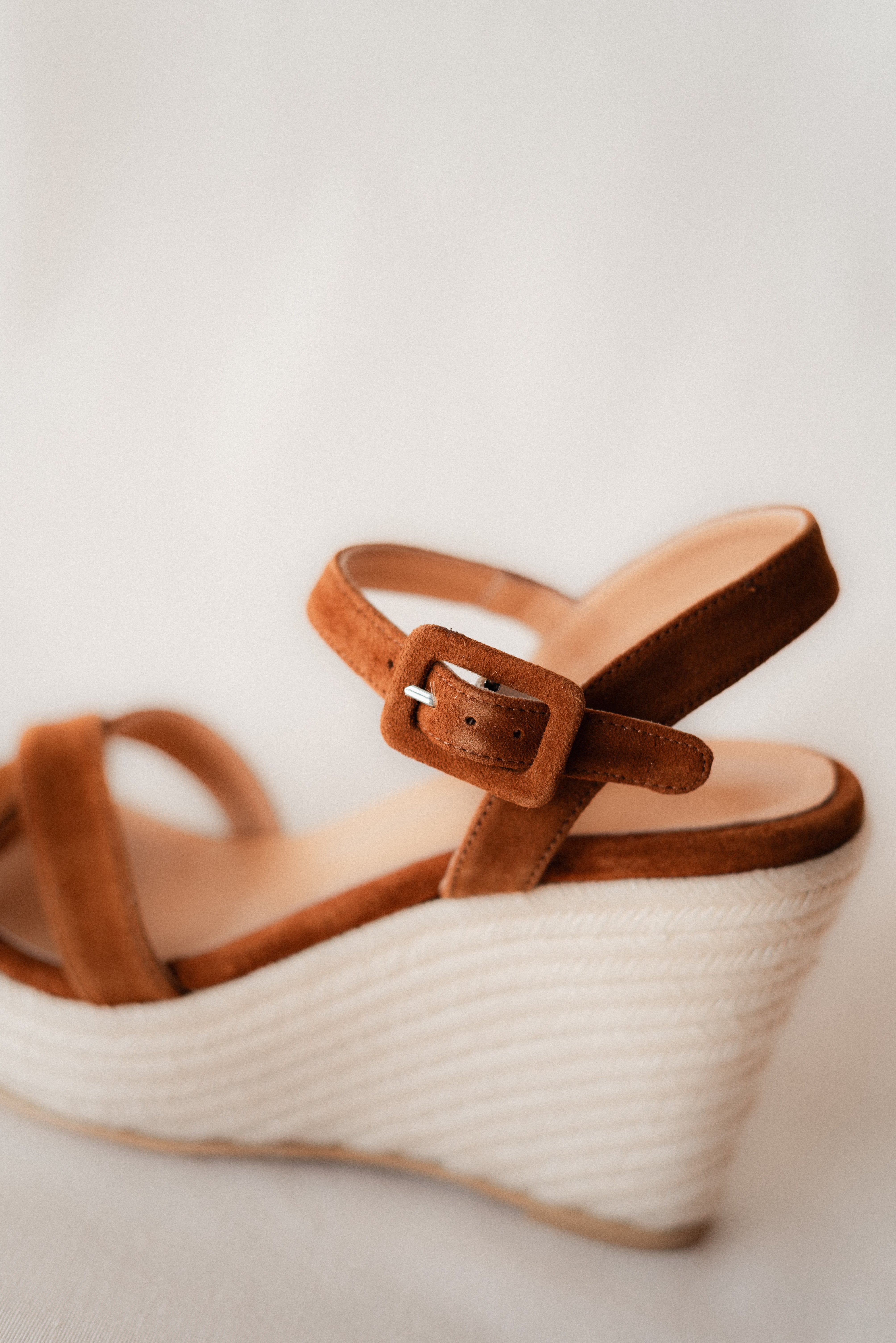 CUÑA CHLOE ANTE MARRÓN 9CM