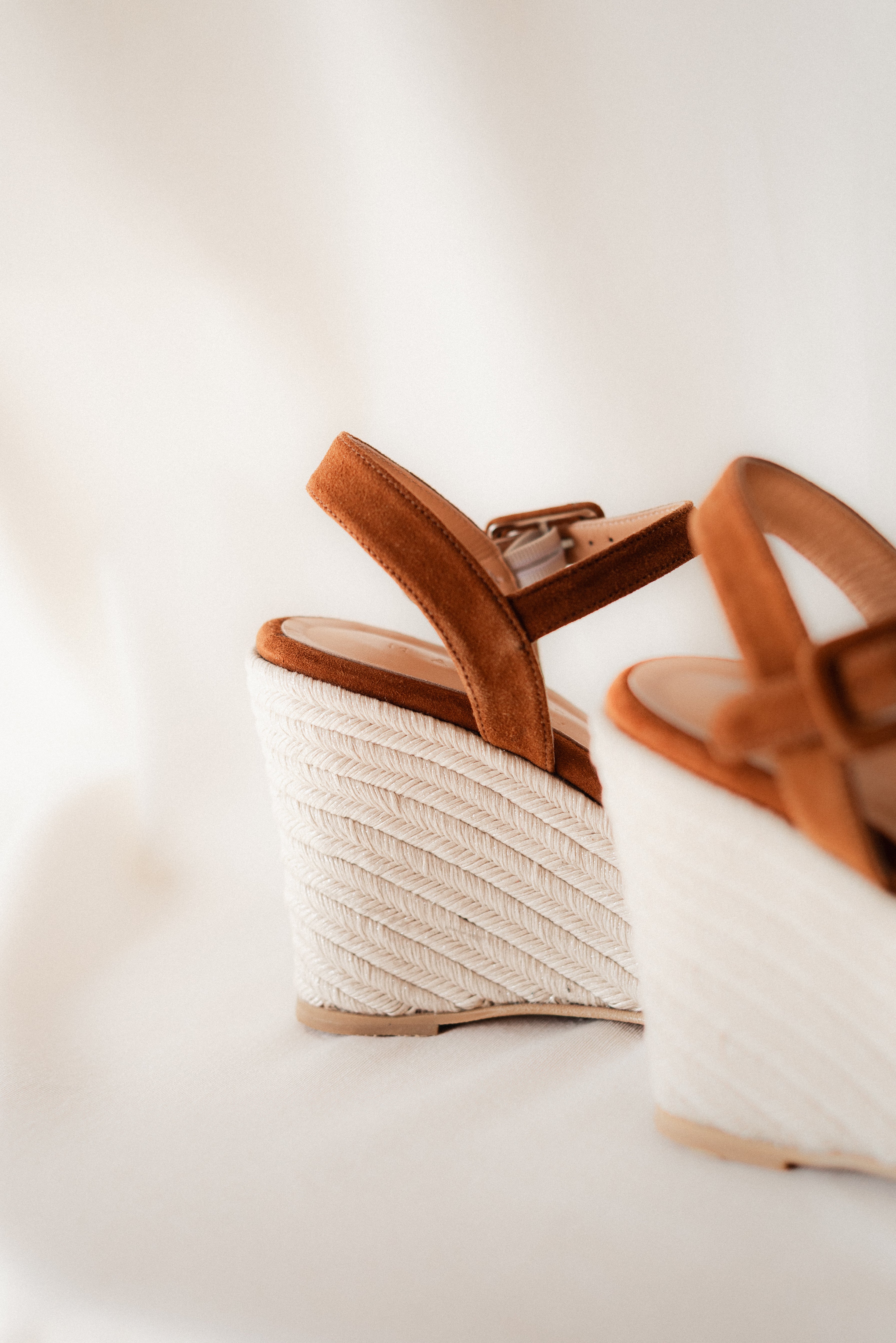 CUÑA CHLOE ANTE MARRÓN 9CM