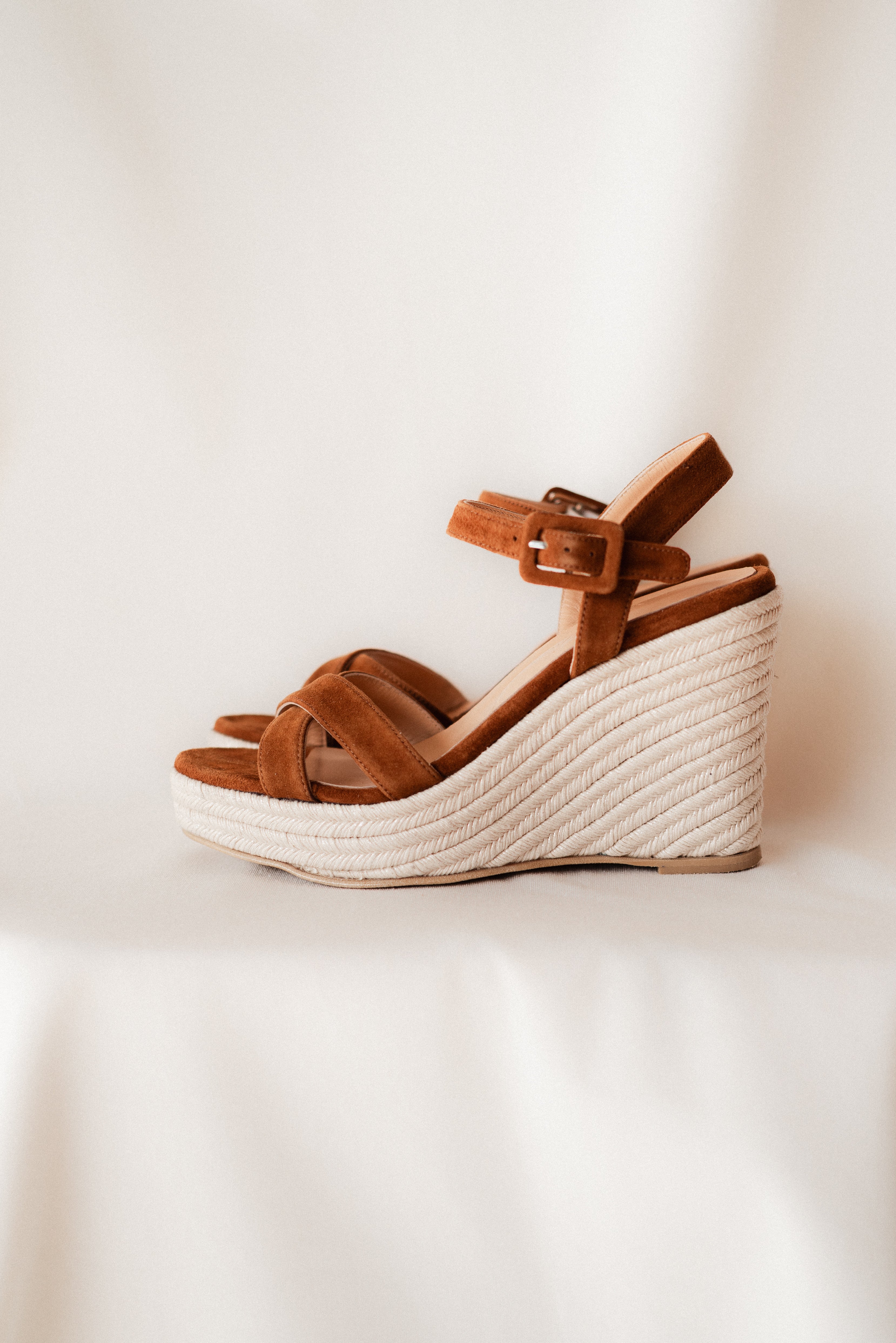 CUÑA CHLOE ANTE MARRÓN 9CM