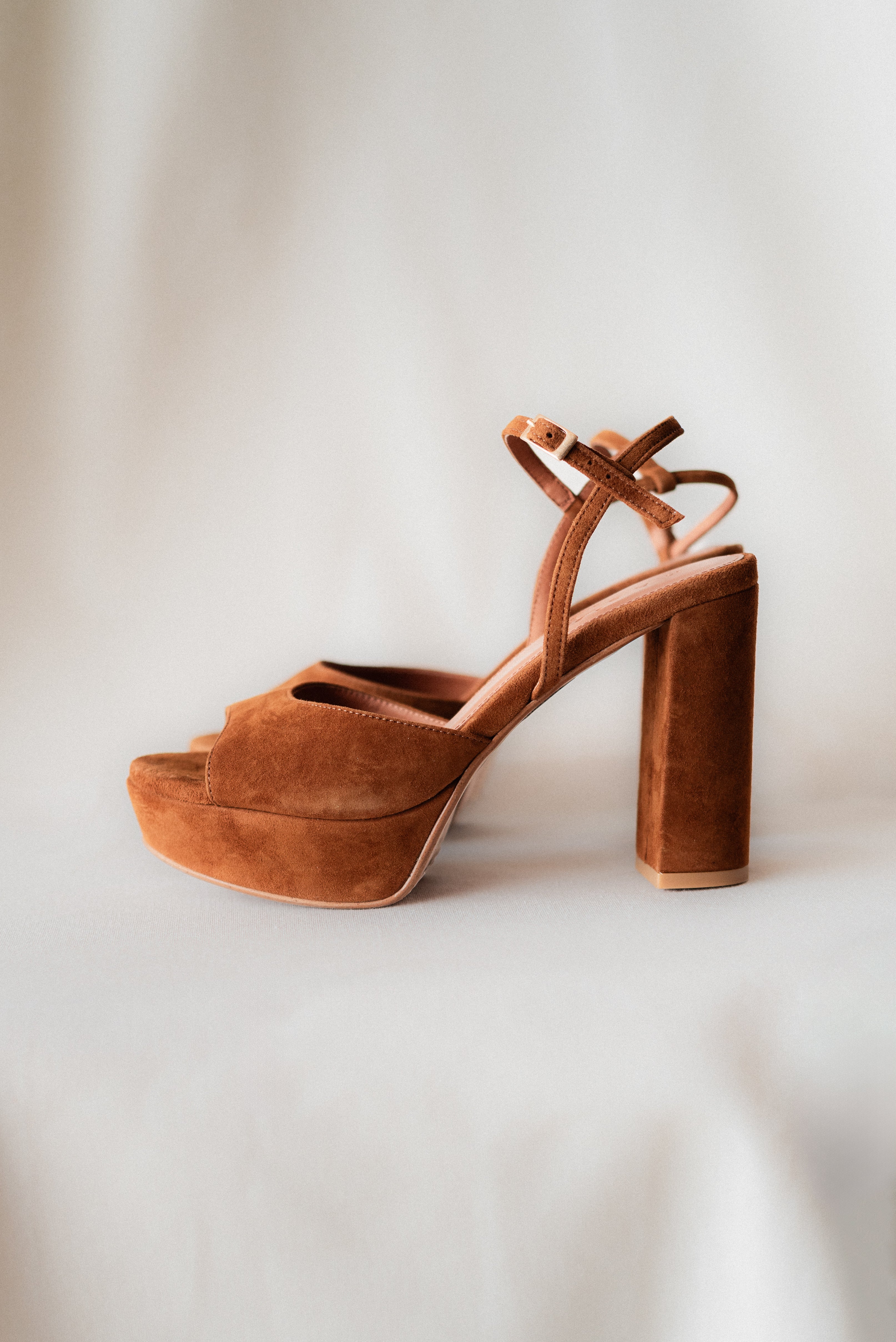 SANDALIA MAISA TACÓN 10CM PLATAFORMA ANTE COÑAC