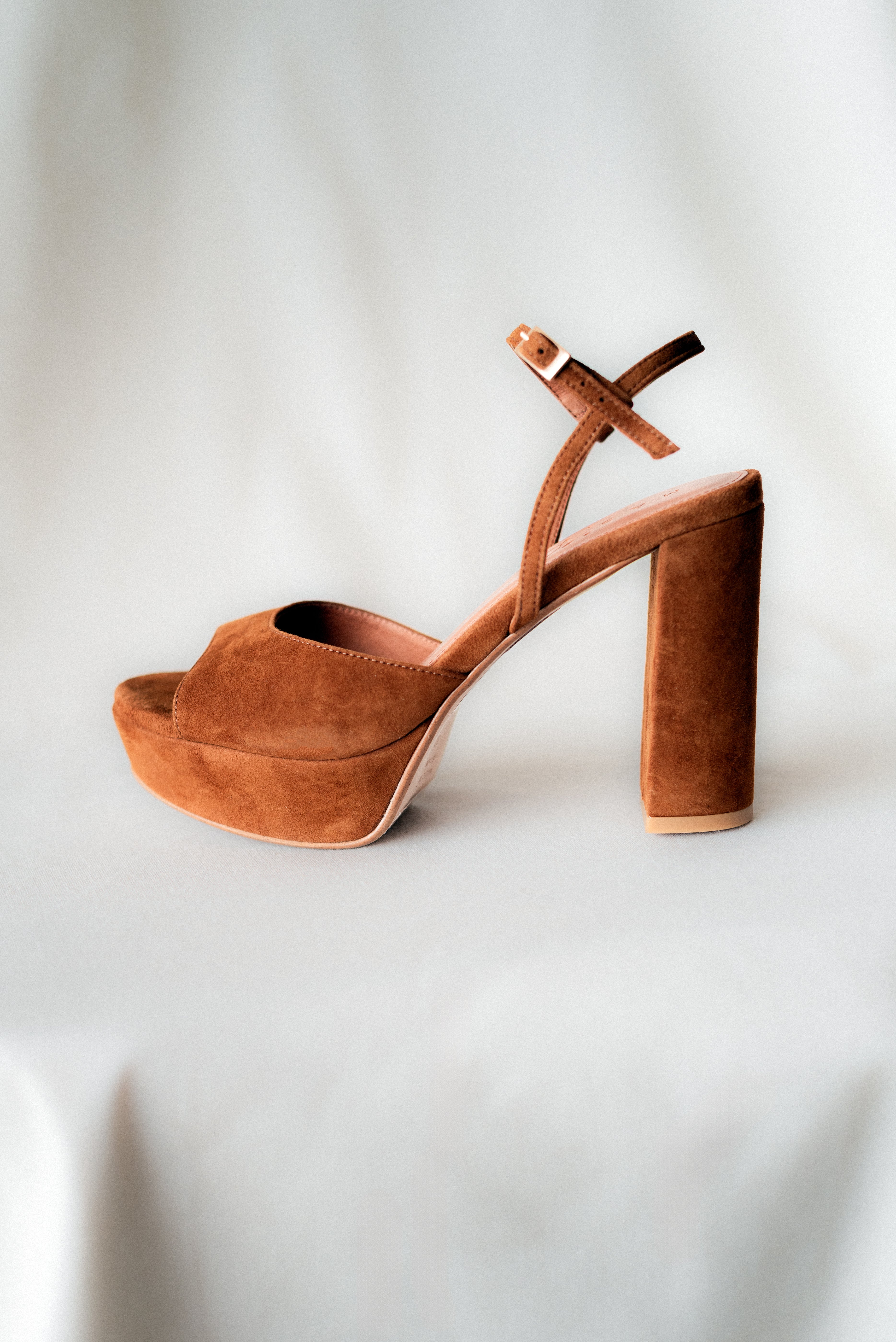 SANDALIA MAISA TACÓN 10CM PLATAFORMA ANTE COÑAC