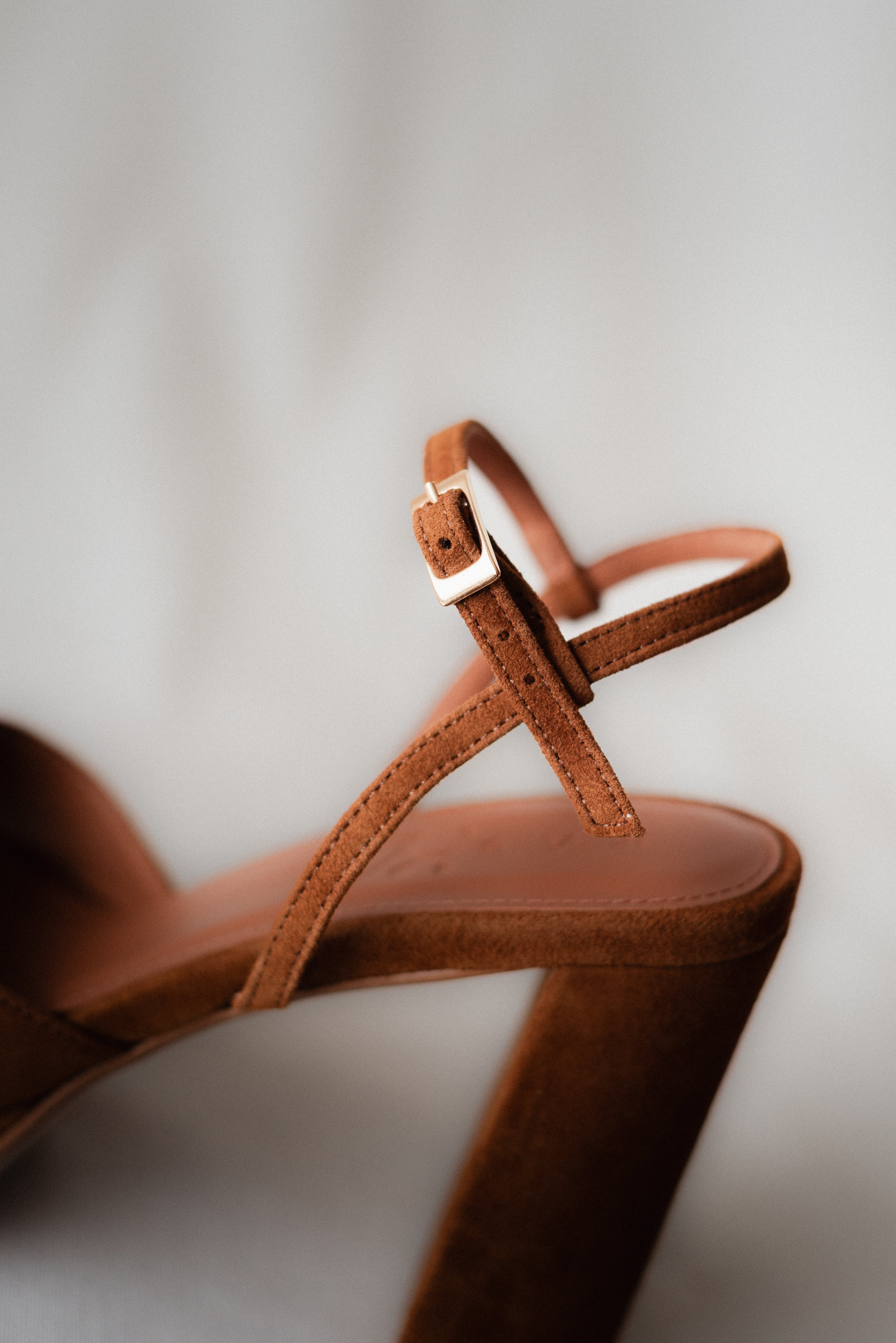 SANDALIA MAISA TACÓN 10CM PLATAFORMA ANTE COÑAC