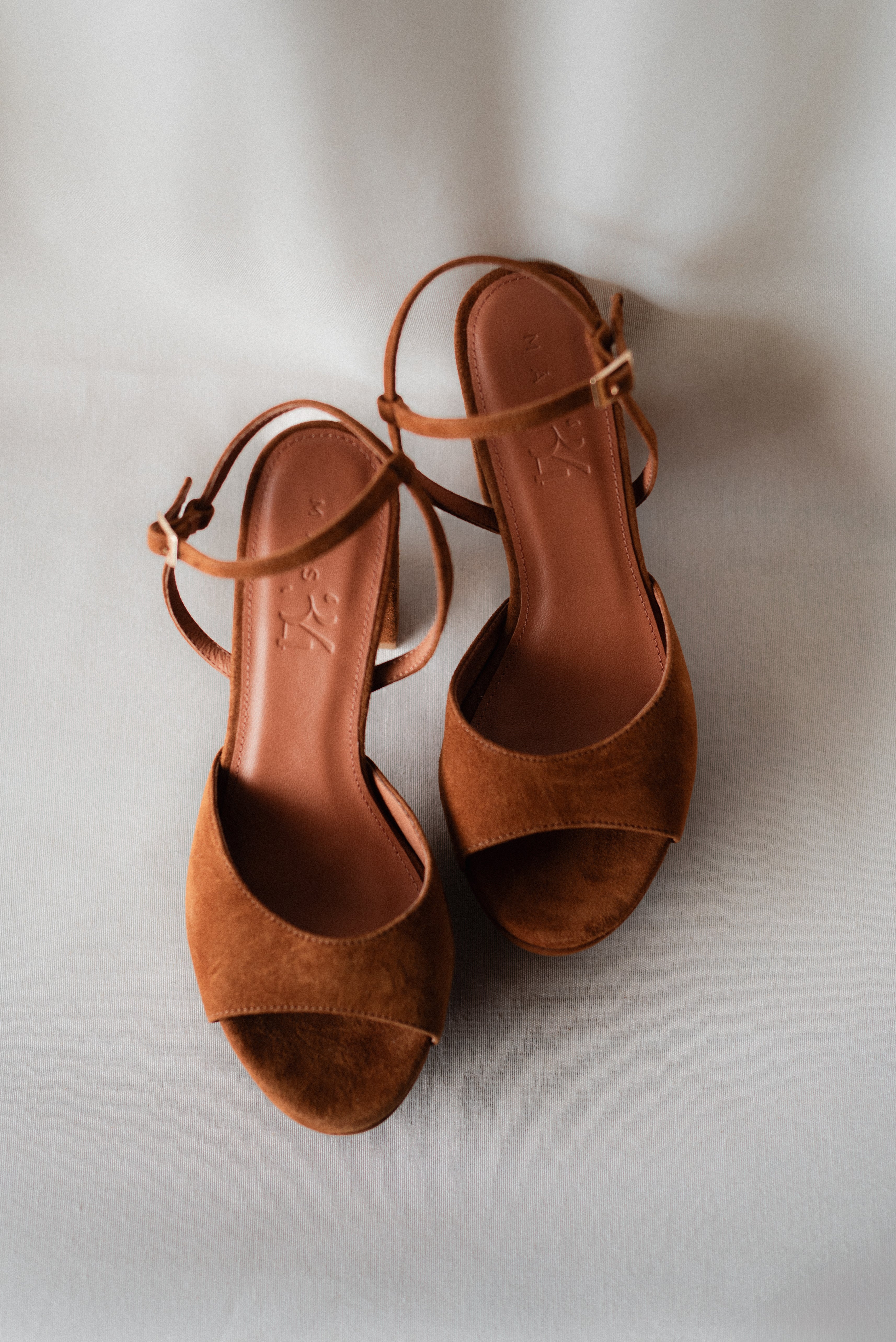 SANDALIA MAISA TACÓN 10CM PLATAFORMA ANTE COÑAC