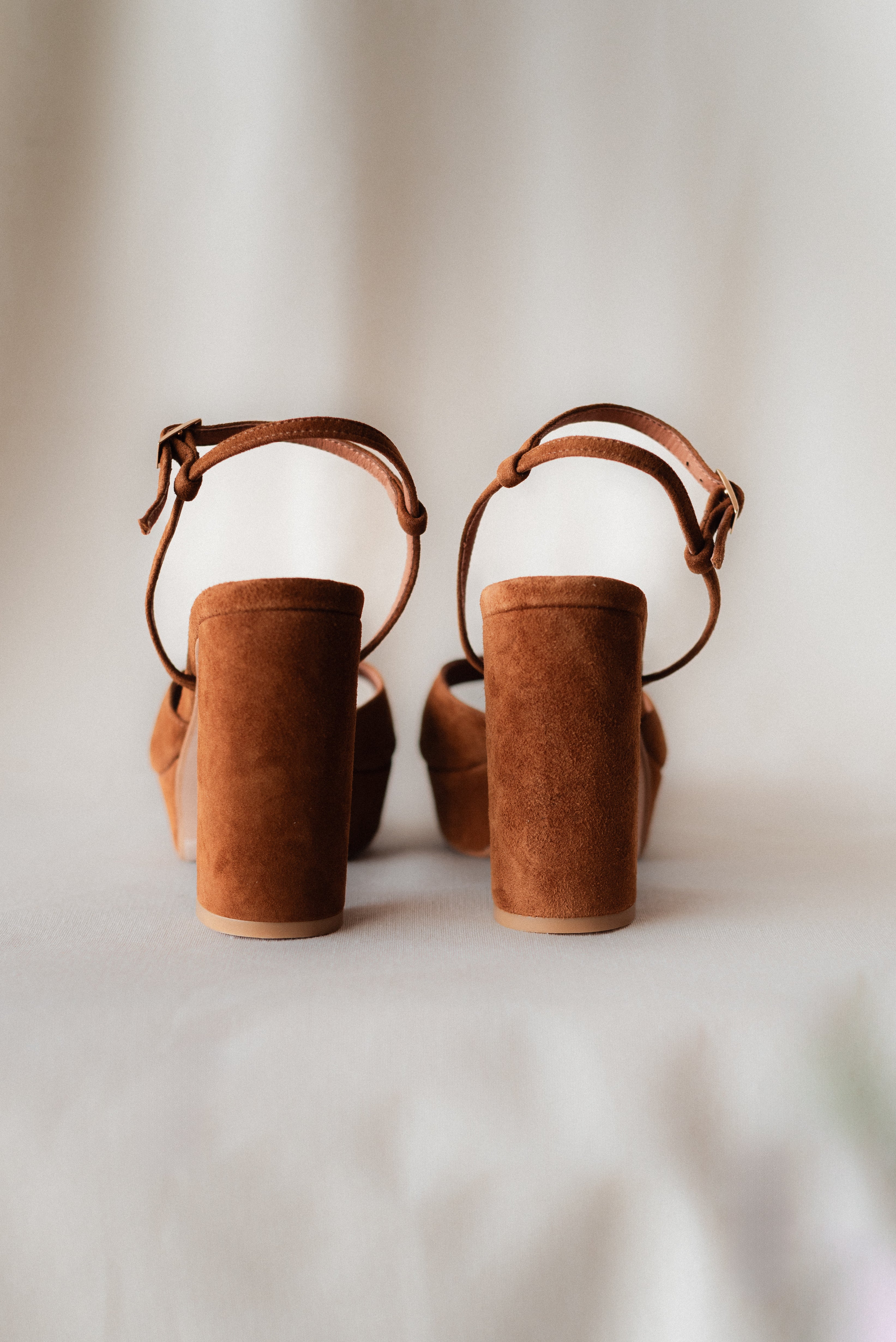 SANDALIA MAISA TACÓN 10CM PLATAFORMA ANTE COÑAC