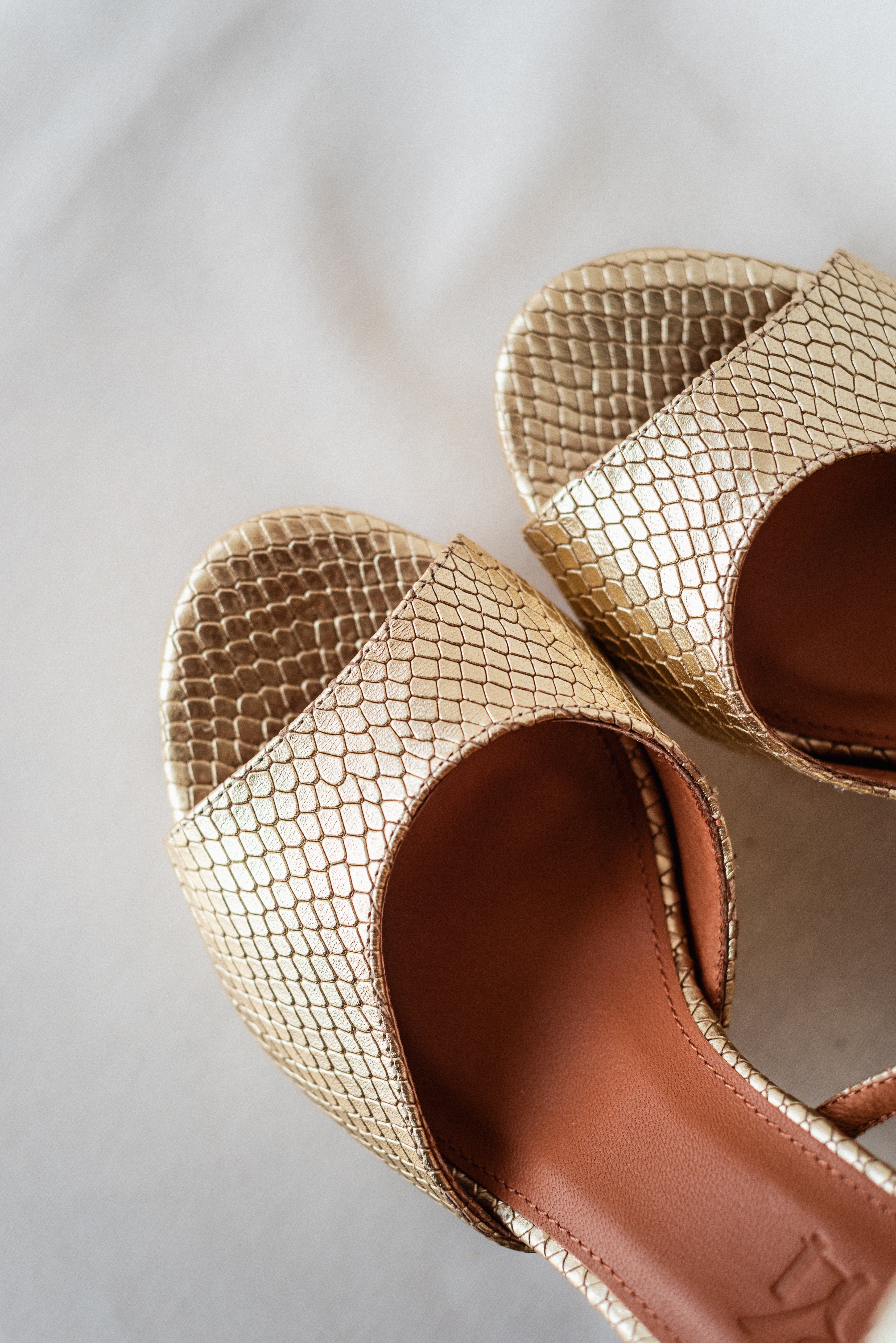 SANDALIA MAISA TACÓN 10CM PLATAFORMA PIEL LAMINADO PLATINO