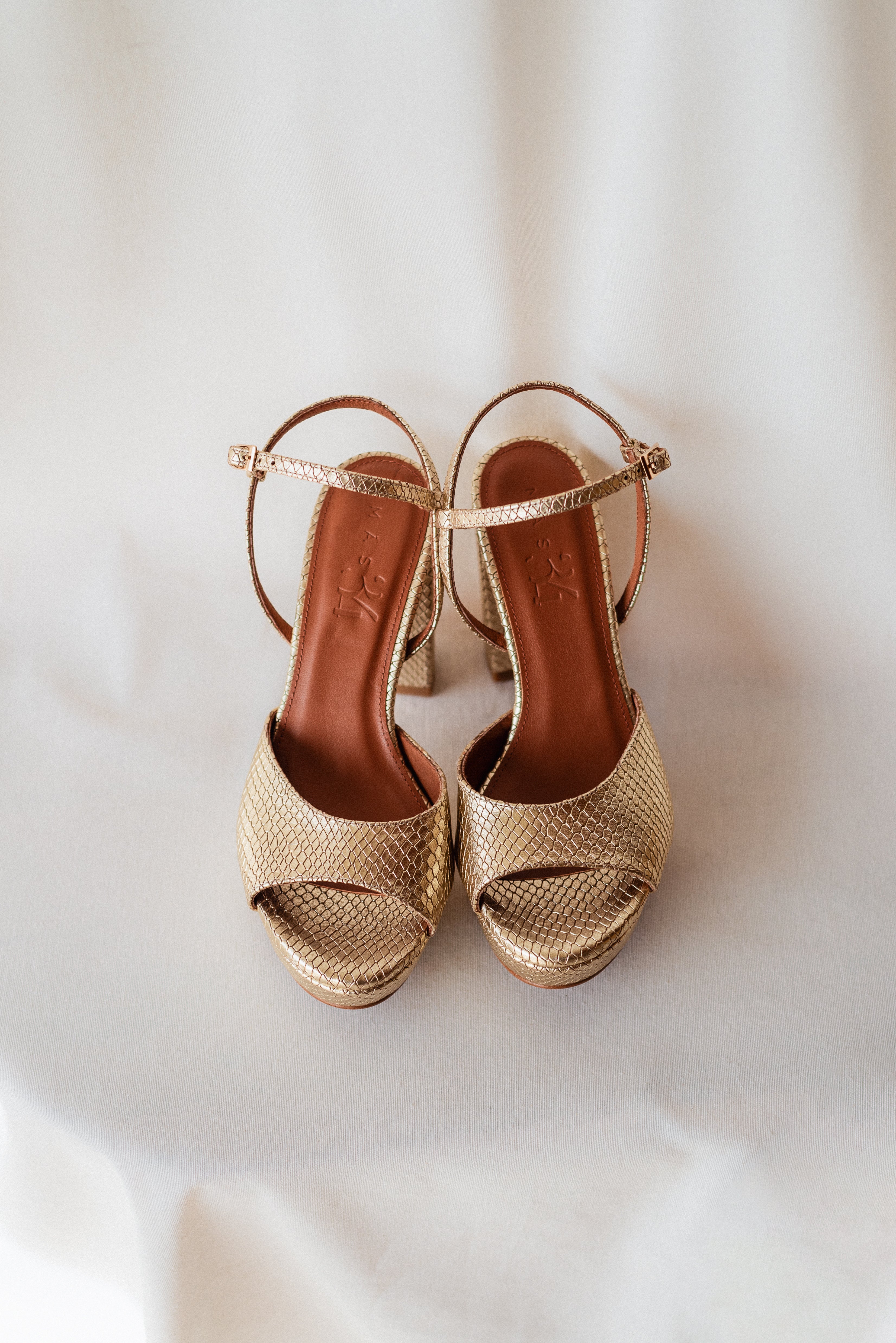 SANDALIA MAISA TACÓN 10CM PLATAFORMA PIEL LAMINADO PLATINO