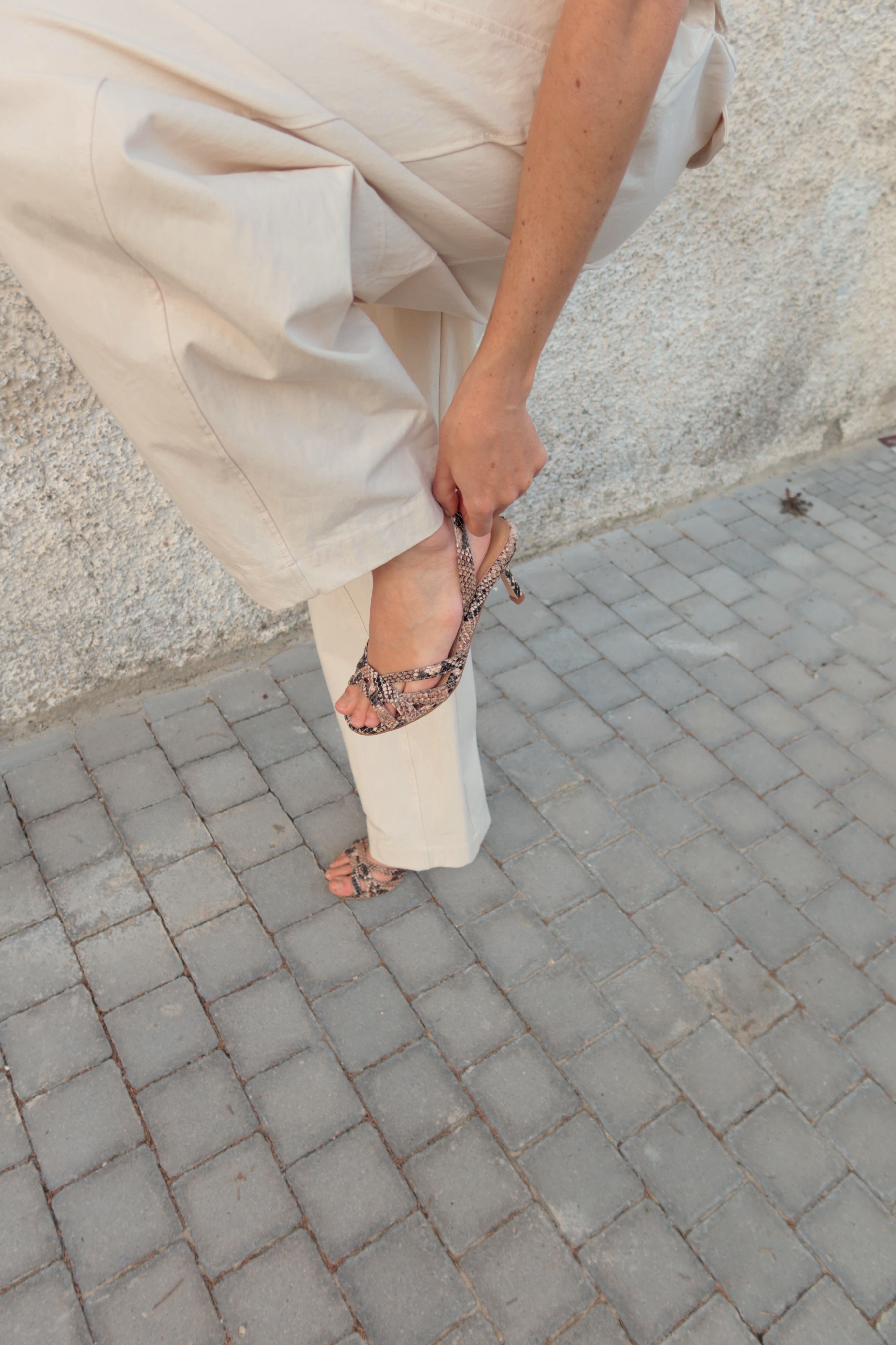 SANDALIA SIRA PIEL EFECTO PITÓN NATURAL TACÓN 6CM